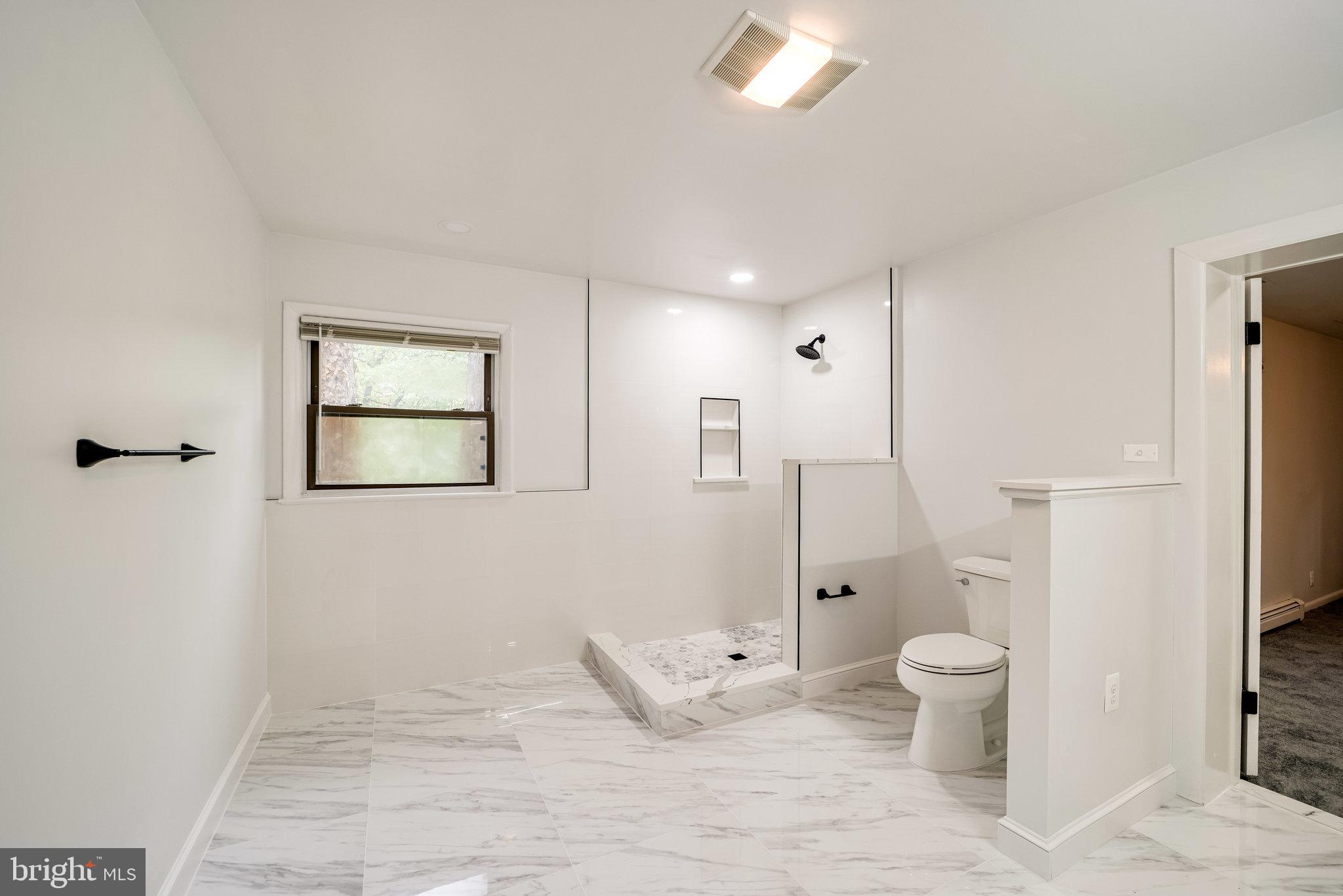 LINCOLNIA PARK - Residential Lease