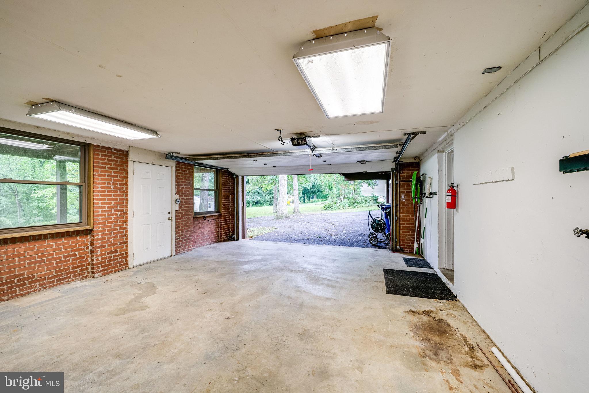 LINCOLNIA PARK - Residential Lease