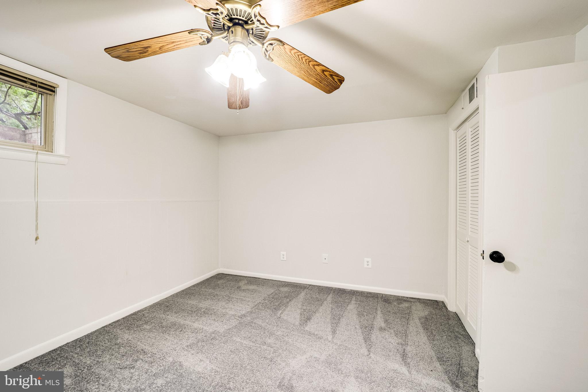 LINCOLNIA PARK - Residential Lease