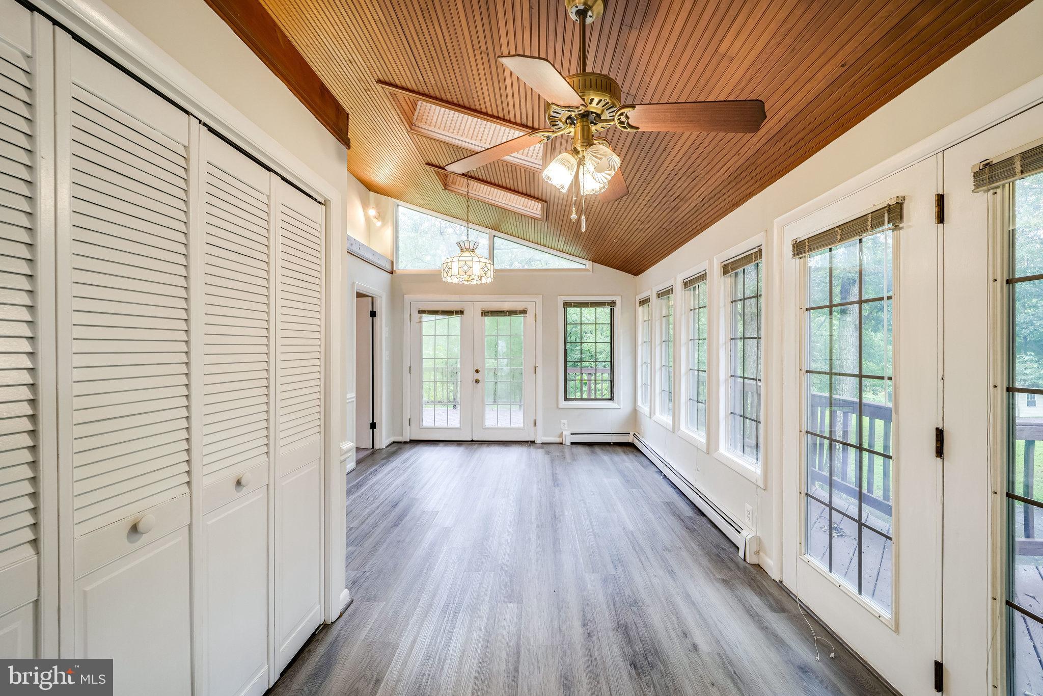 LINCOLNIA PARK - Residential Lease