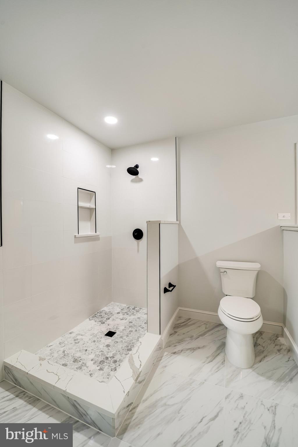 LINCOLNIA PARK - Residential Lease