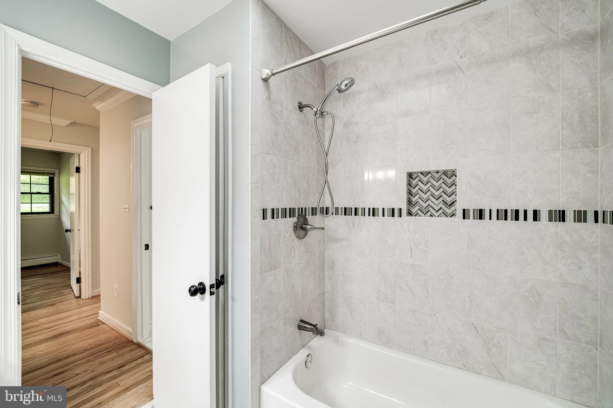 LINCOLNIA PARK - Residential Lease