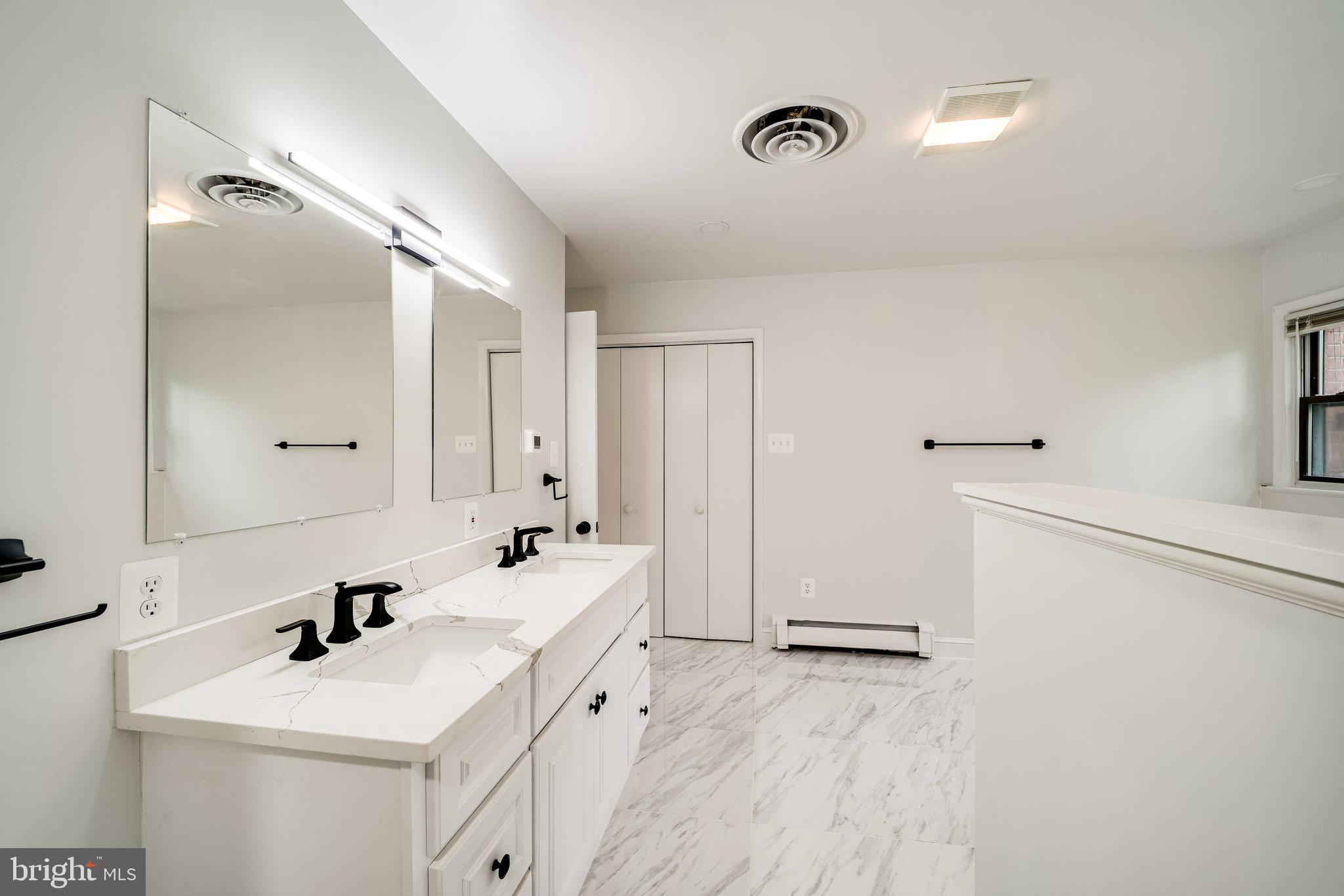 LINCOLNIA PARK - Residential Lease