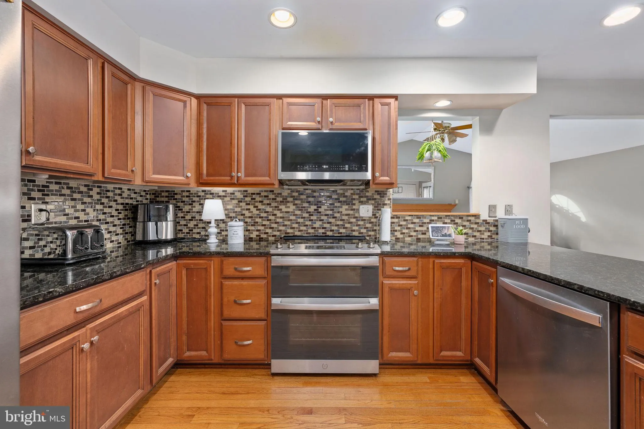 Stafford, Virginia 22554, United States, 6 Bedrooms Bedrooms, ,4 BathroomsBathrooms,Residential,Contingent,252422