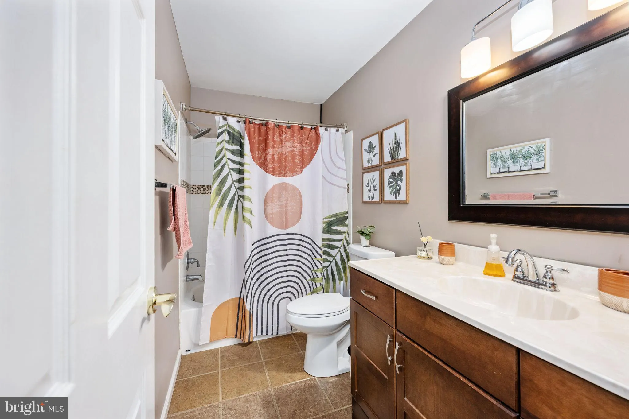 Stafford, Virginia 22554, United States, 6 Bedrooms Bedrooms, ,4 BathroomsBathrooms,Residential,Contingent,252422