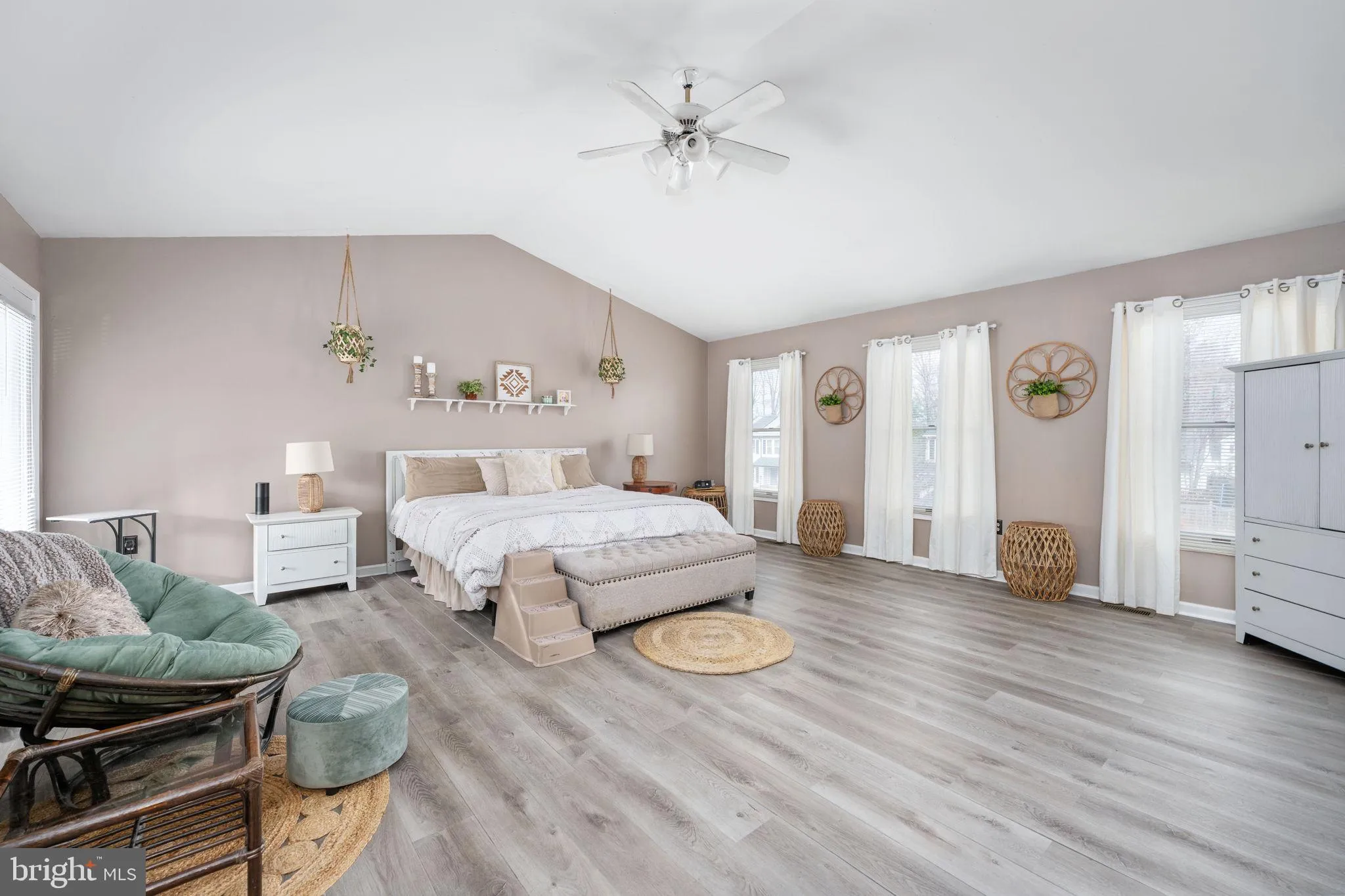 Stafford, Virginia 22554, United States, 6 Bedrooms Bedrooms, ,4 BathroomsBathrooms,Residential,Contingent,252422