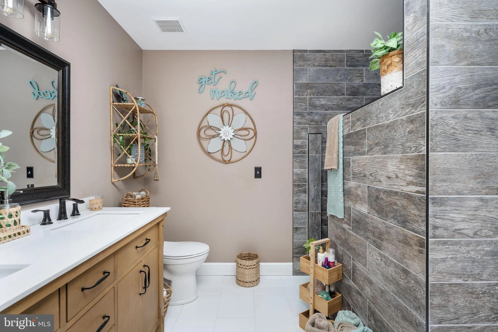 Stafford, Virginia 22554, United States, 6 Bedrooms Bedrooms, ,4 BathroomsBathrooms,Residential,Contingent,252422