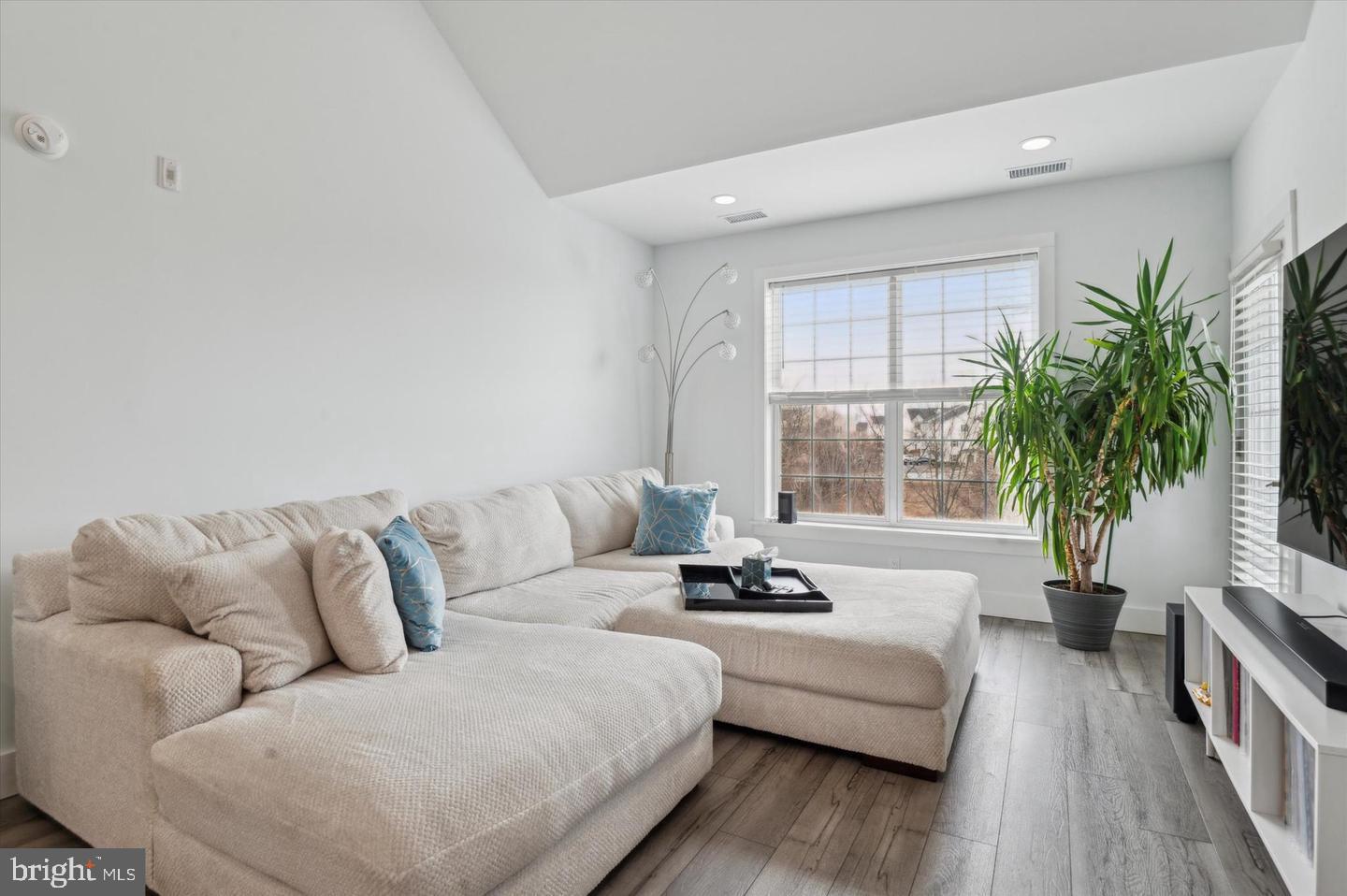 THE HOLLOW AT FOX VA - Residential