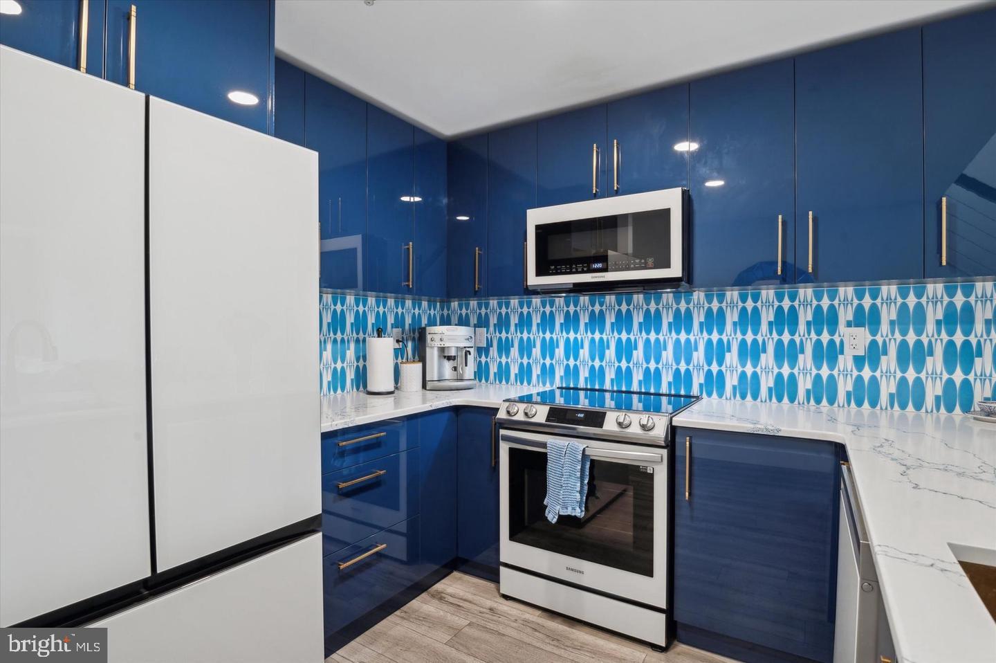 THE HOLLOW AT FOX VA - Residential