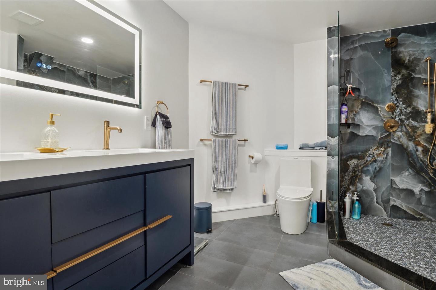 THE HOLLOW AT FOX VA - Residential