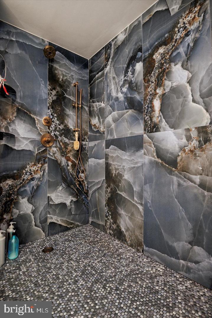 THE HOLLOW AT FOX VA - Residential