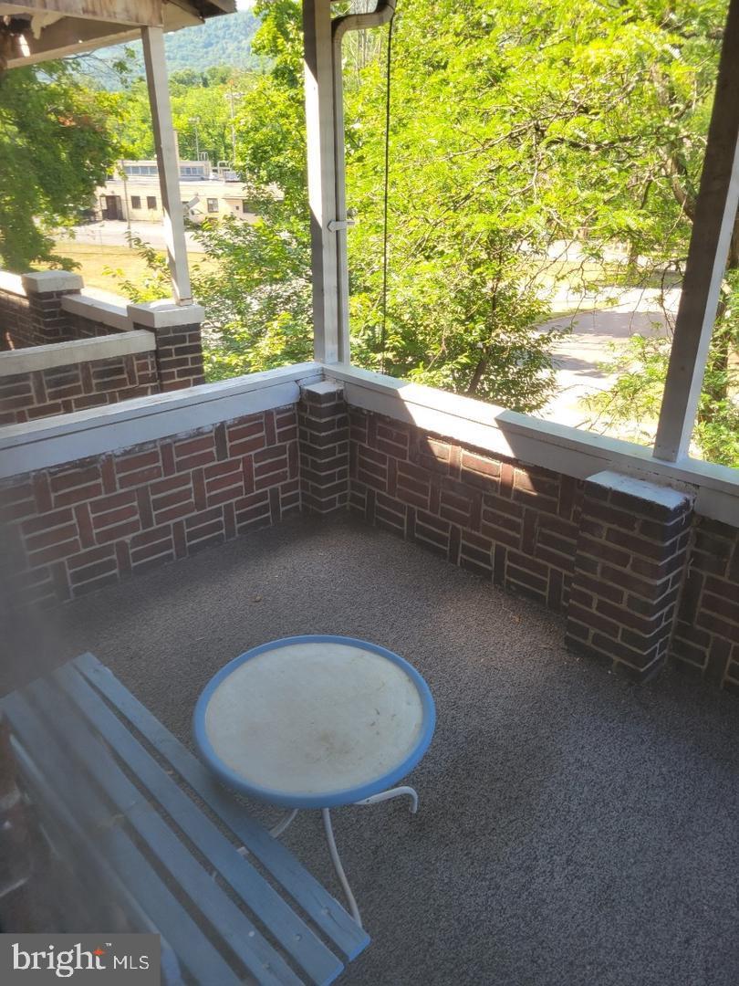 523-525 MARYLAND AVENUE