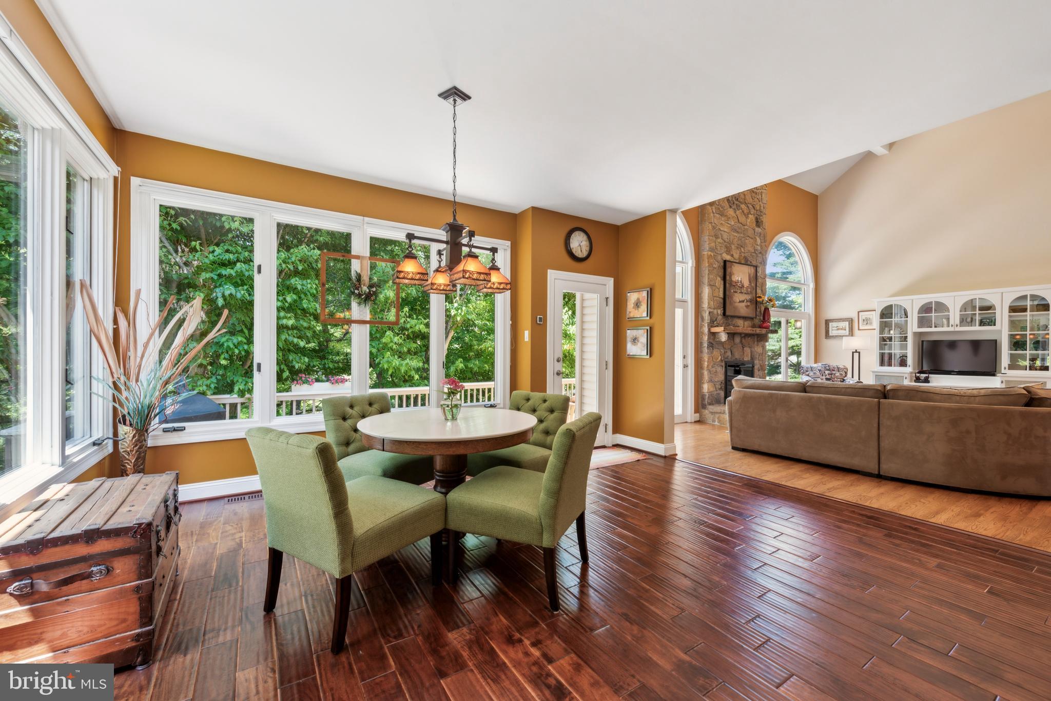 DEER POINTE - Residential