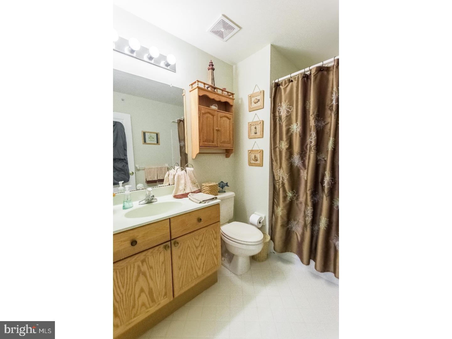 COUNTRY CROSSING - Residential Lease