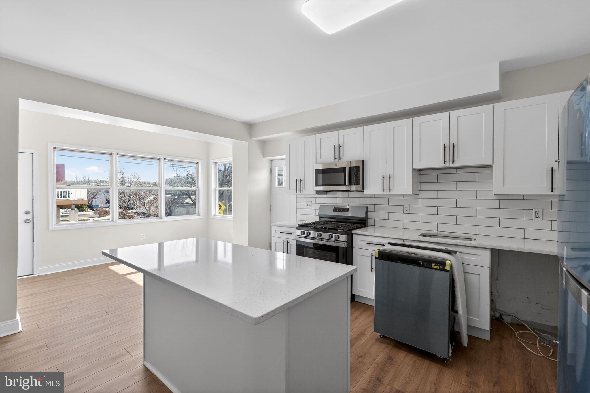 COLONIAL - Residential