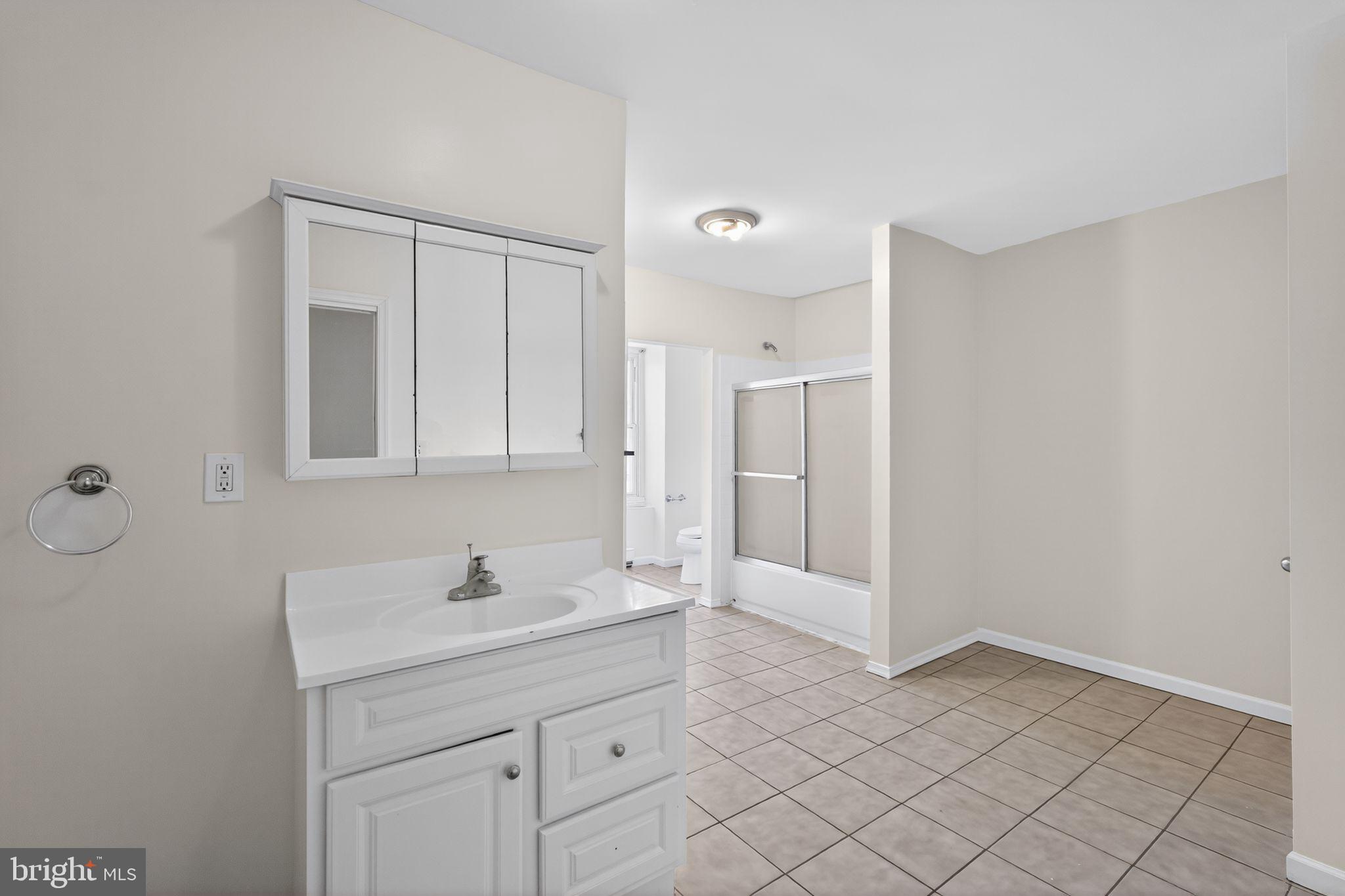 COLONIAL - Residential