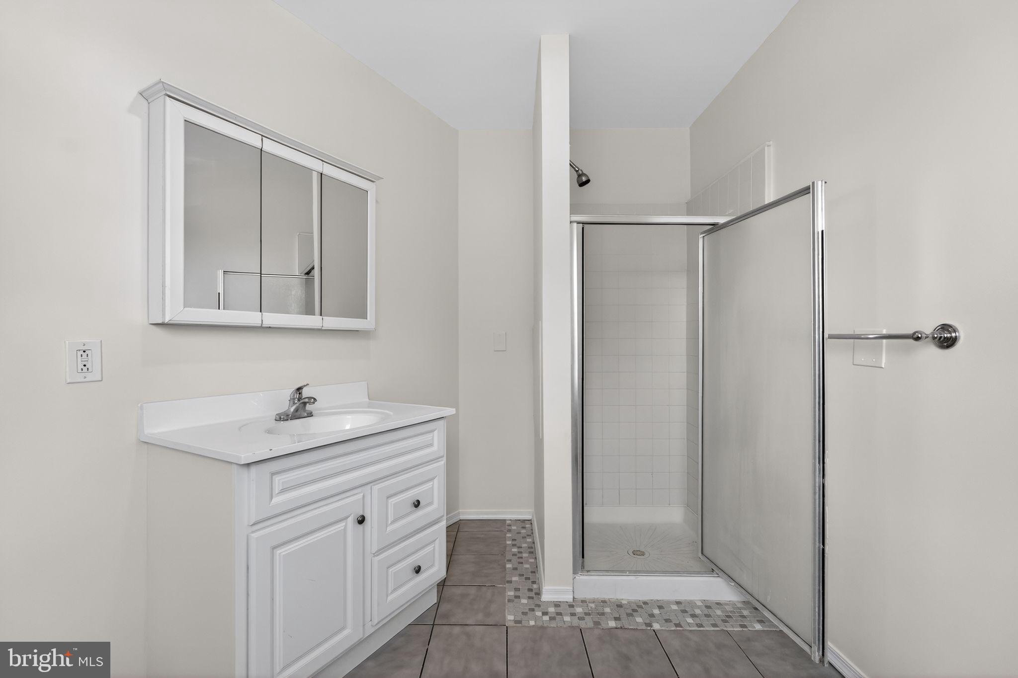 COLONIAL - Residential