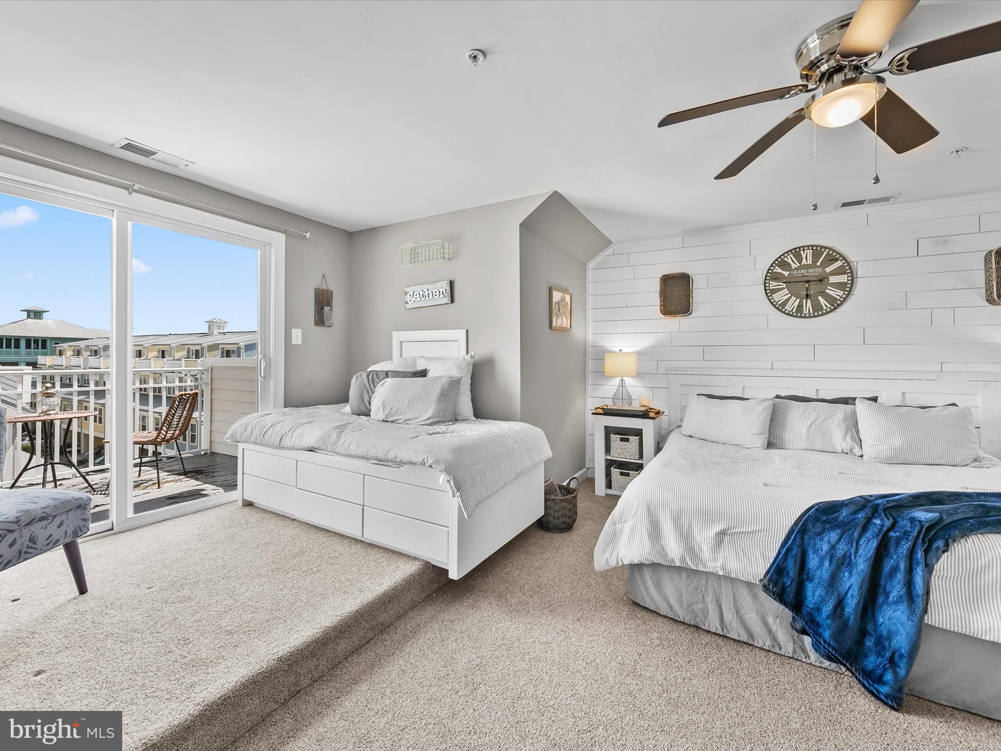 SUNSET ISLAND - Residential