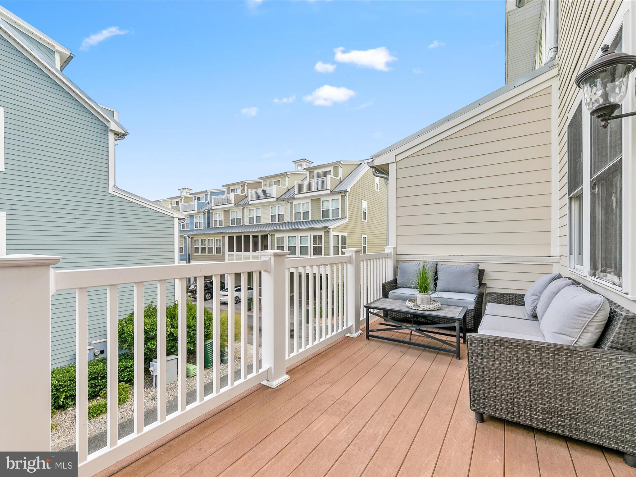 SUNSET ISLAND - Residential