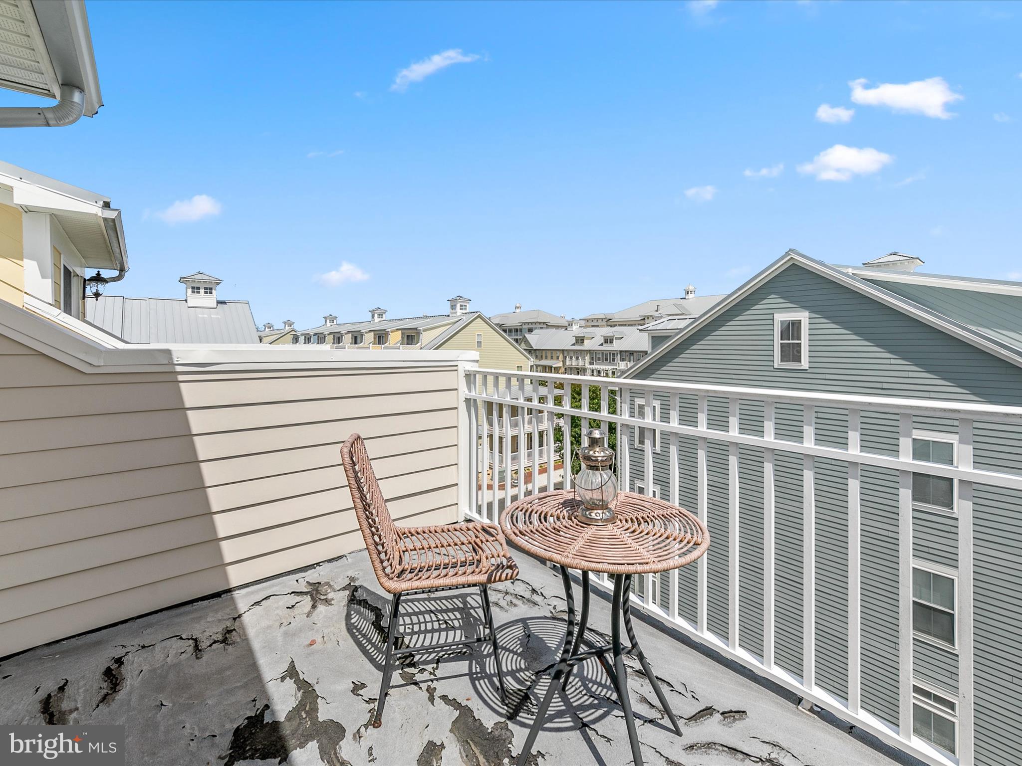 SUNSET ISLAND - Residential