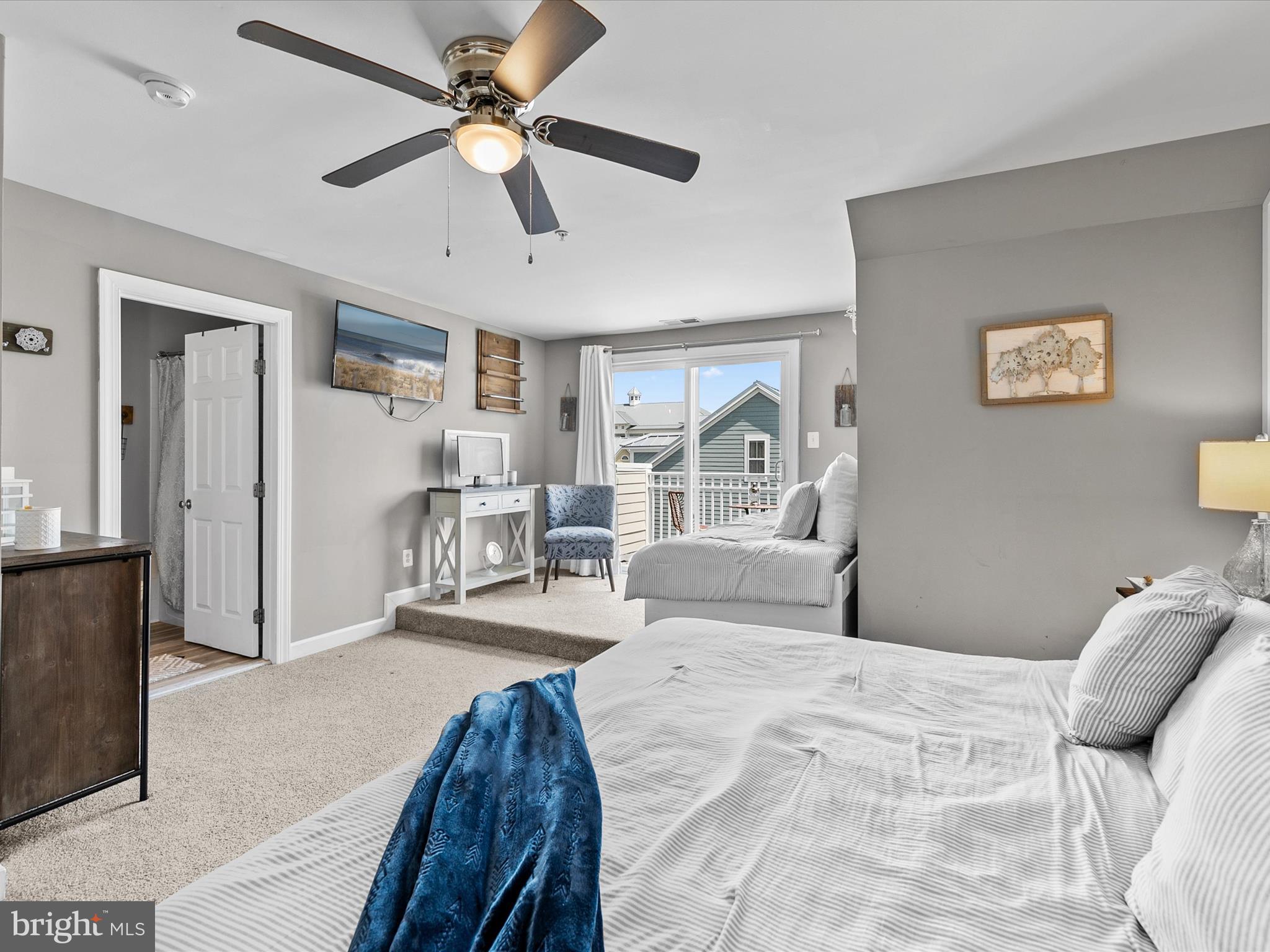 SUNSET ISLAND - Residential