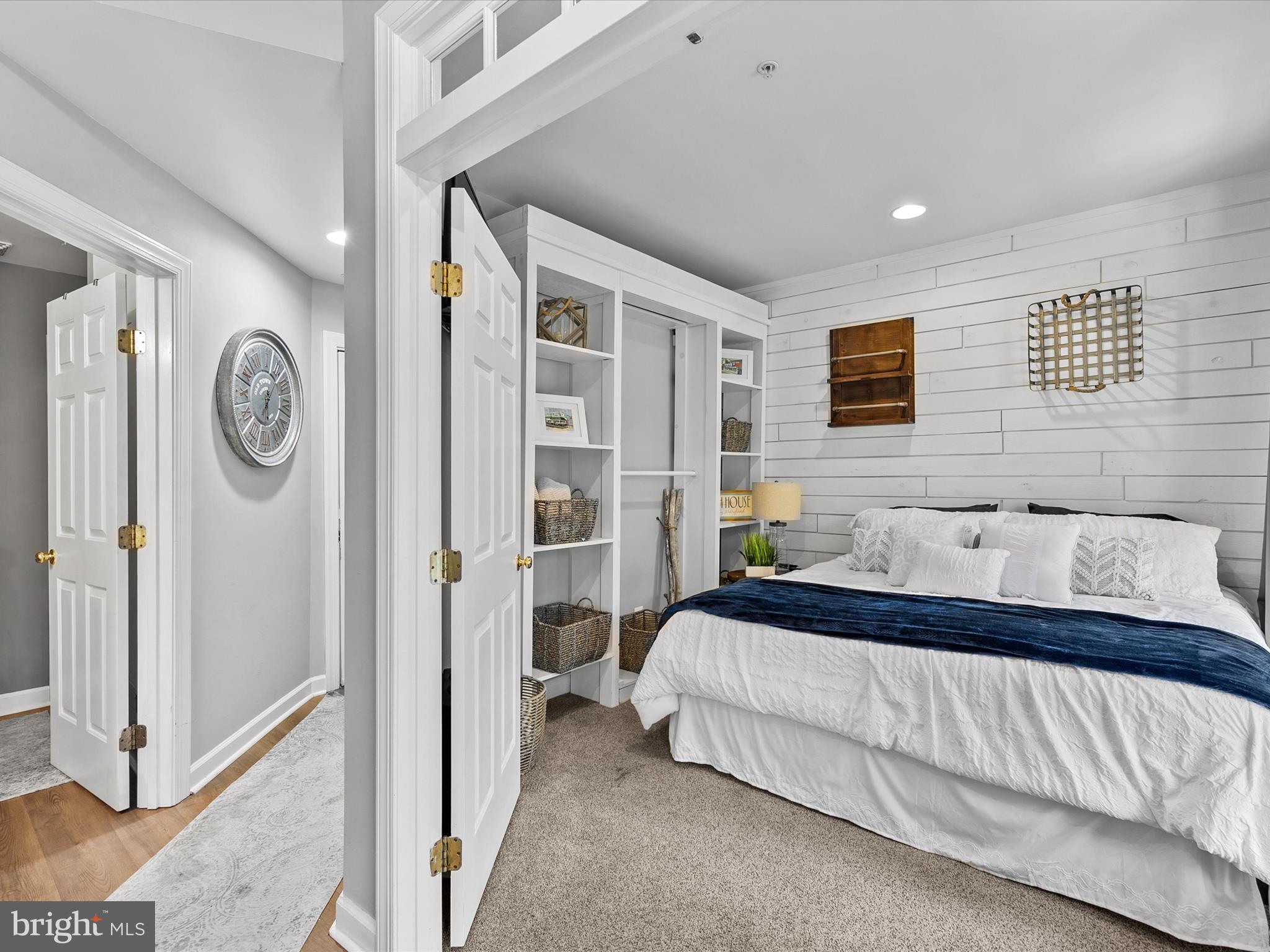 SUNSET ISLAND - Residential