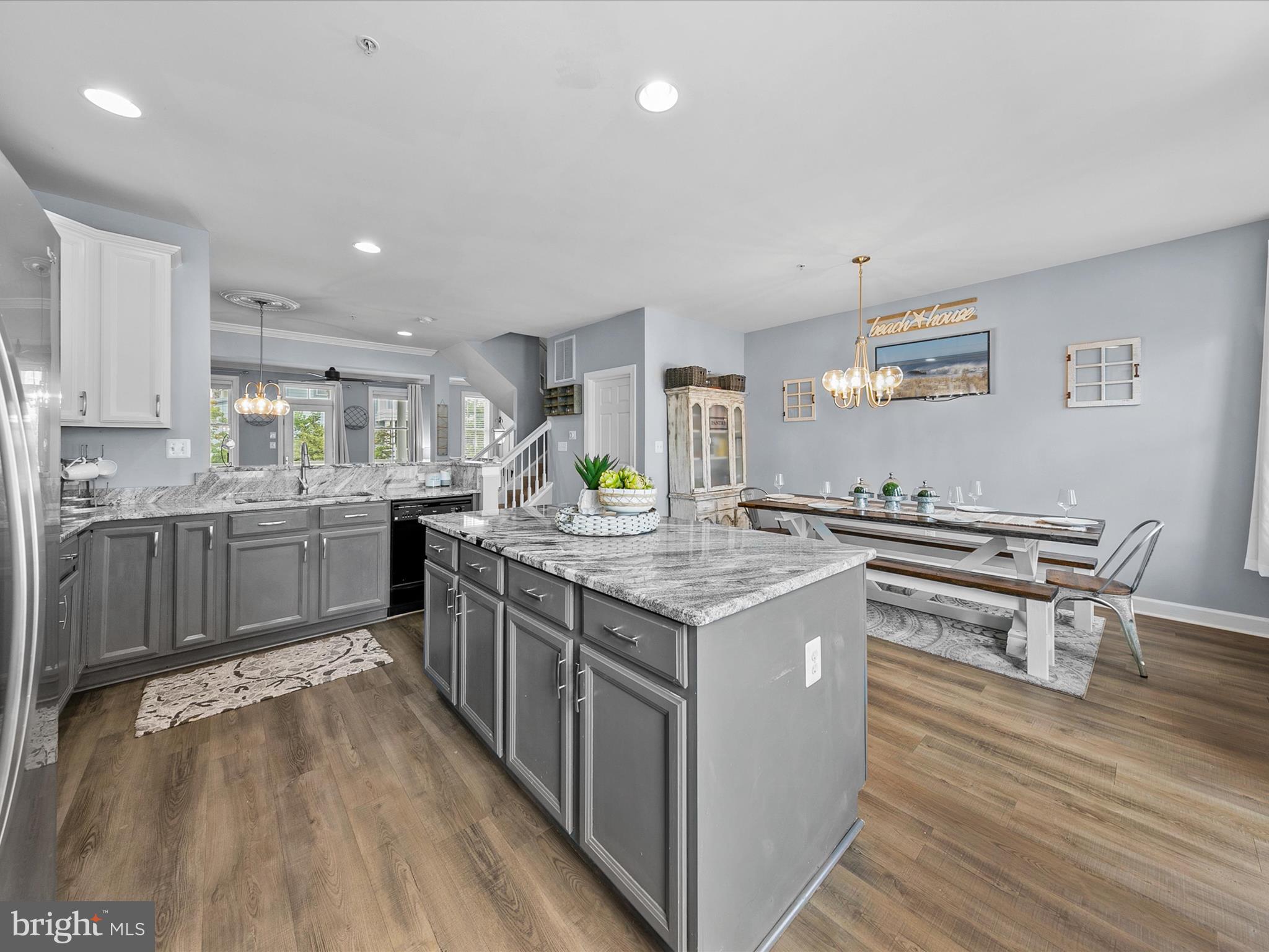 SUNSET ISLAND - Residential