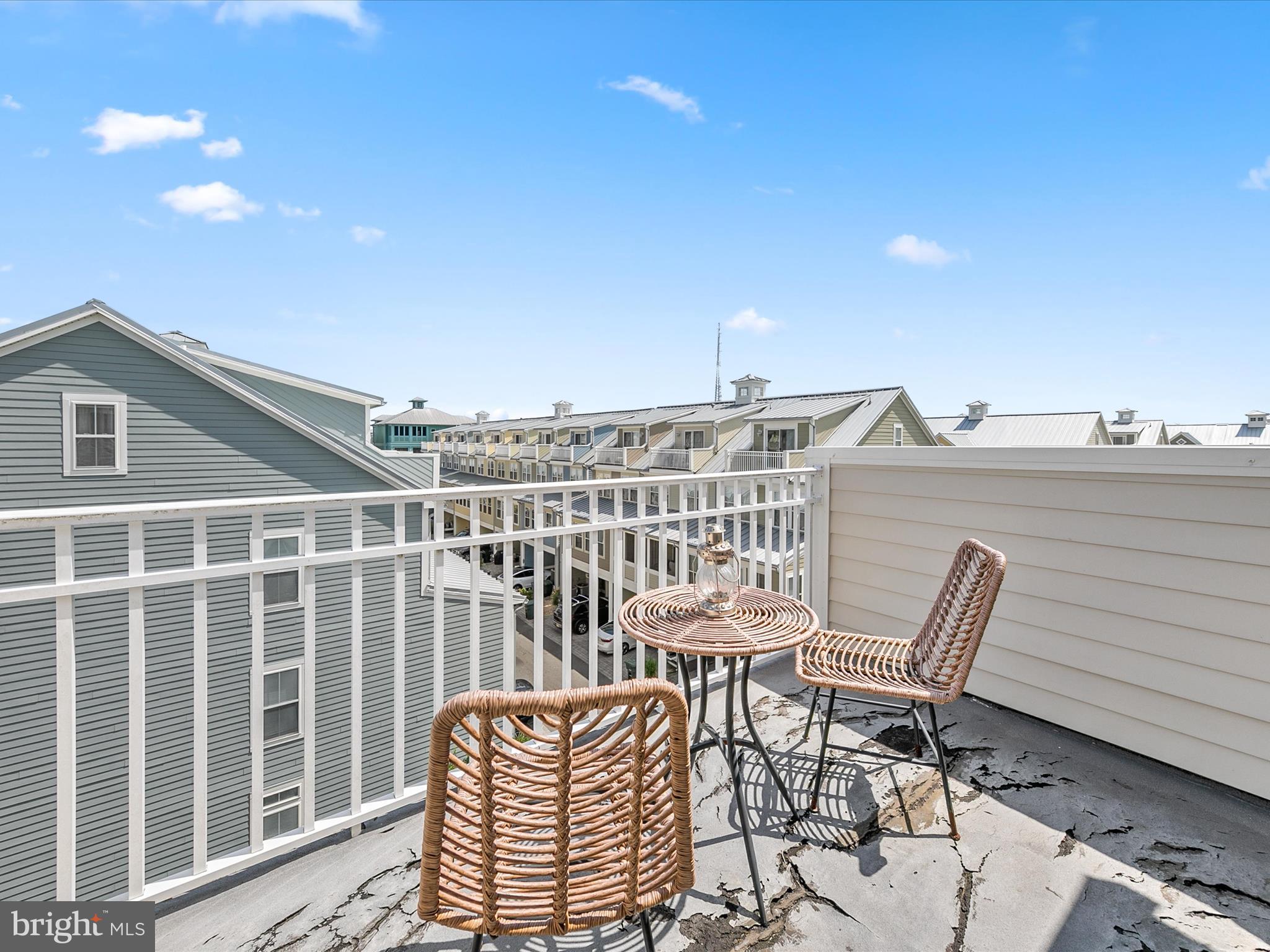 SUNSET ISLAND - Residential