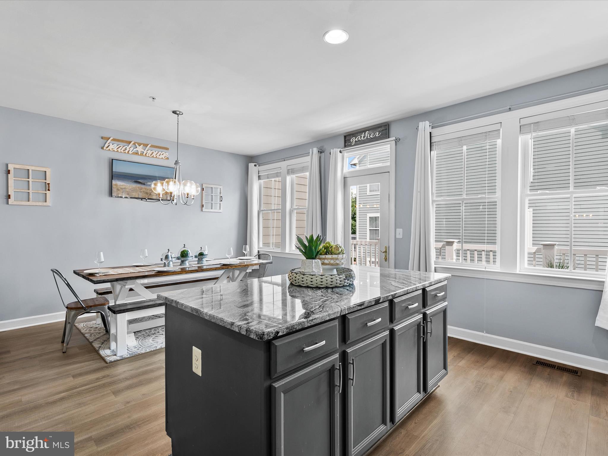 SUNSET ISLAND - Residential