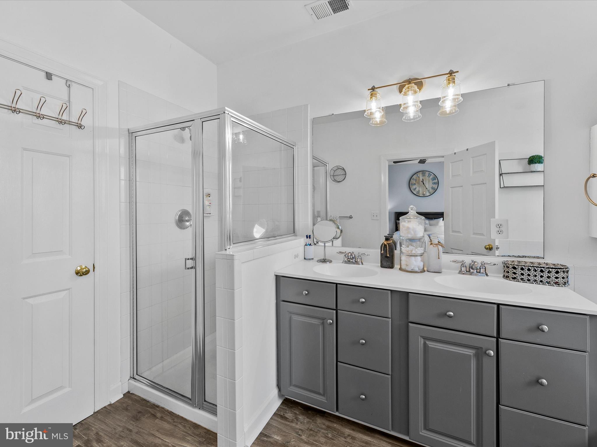 SUNSET ISLAND - Residential