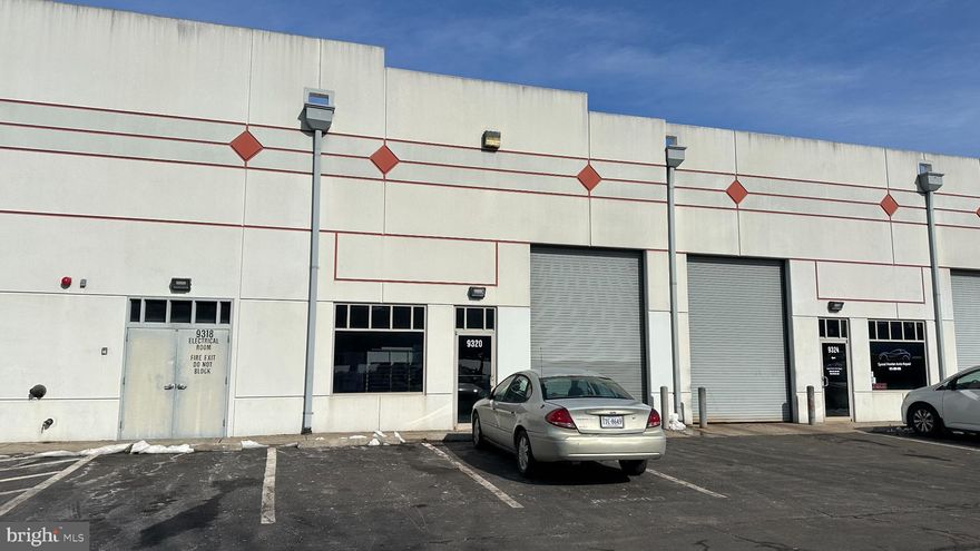 Well maintained warehouse space with approximately 2,850 sqft. Easily accessible to major highways.