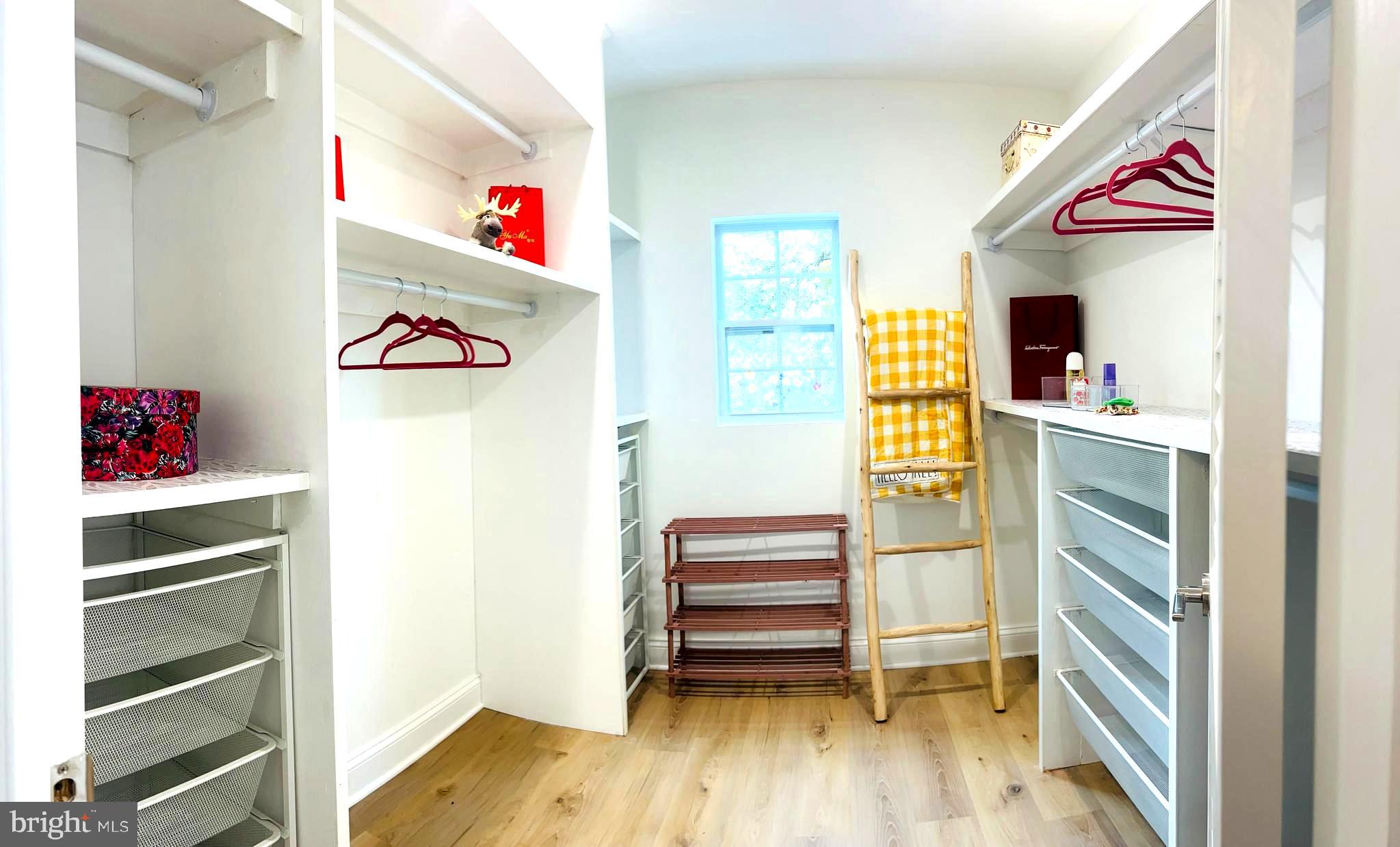 WOODSIDE - Residential