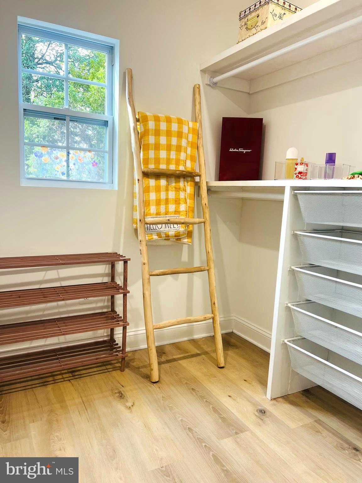 WOODSIDE - Residential