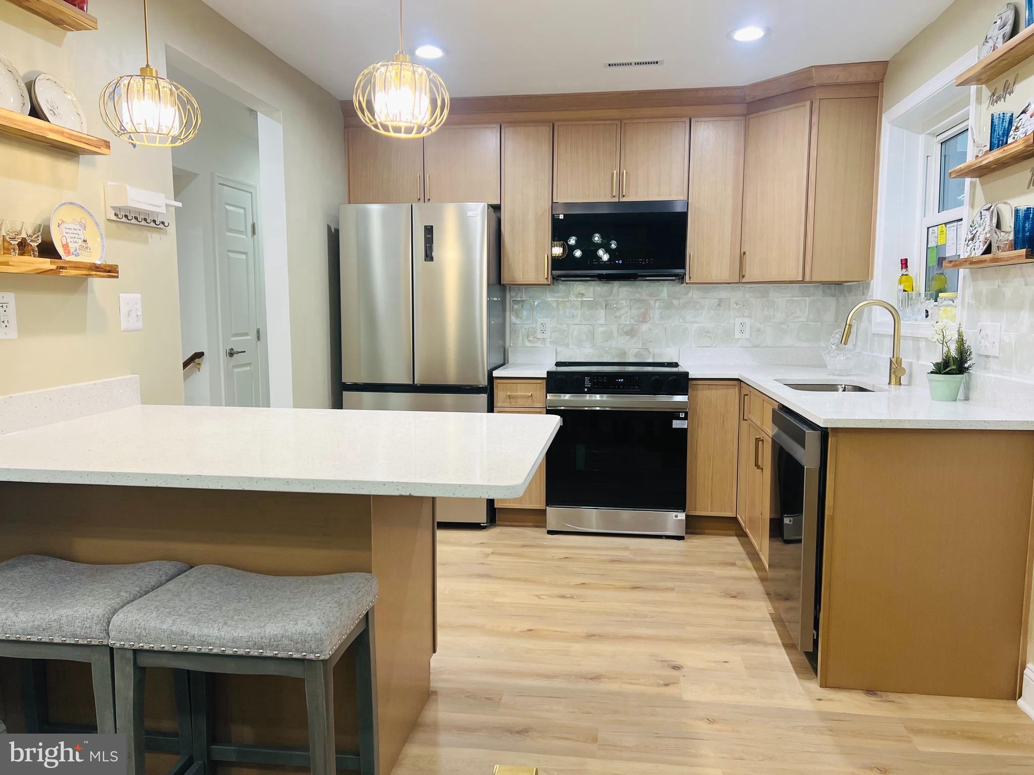 WOODSIDE - Residential