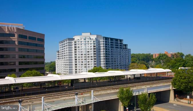 WOODSIDE - Residential