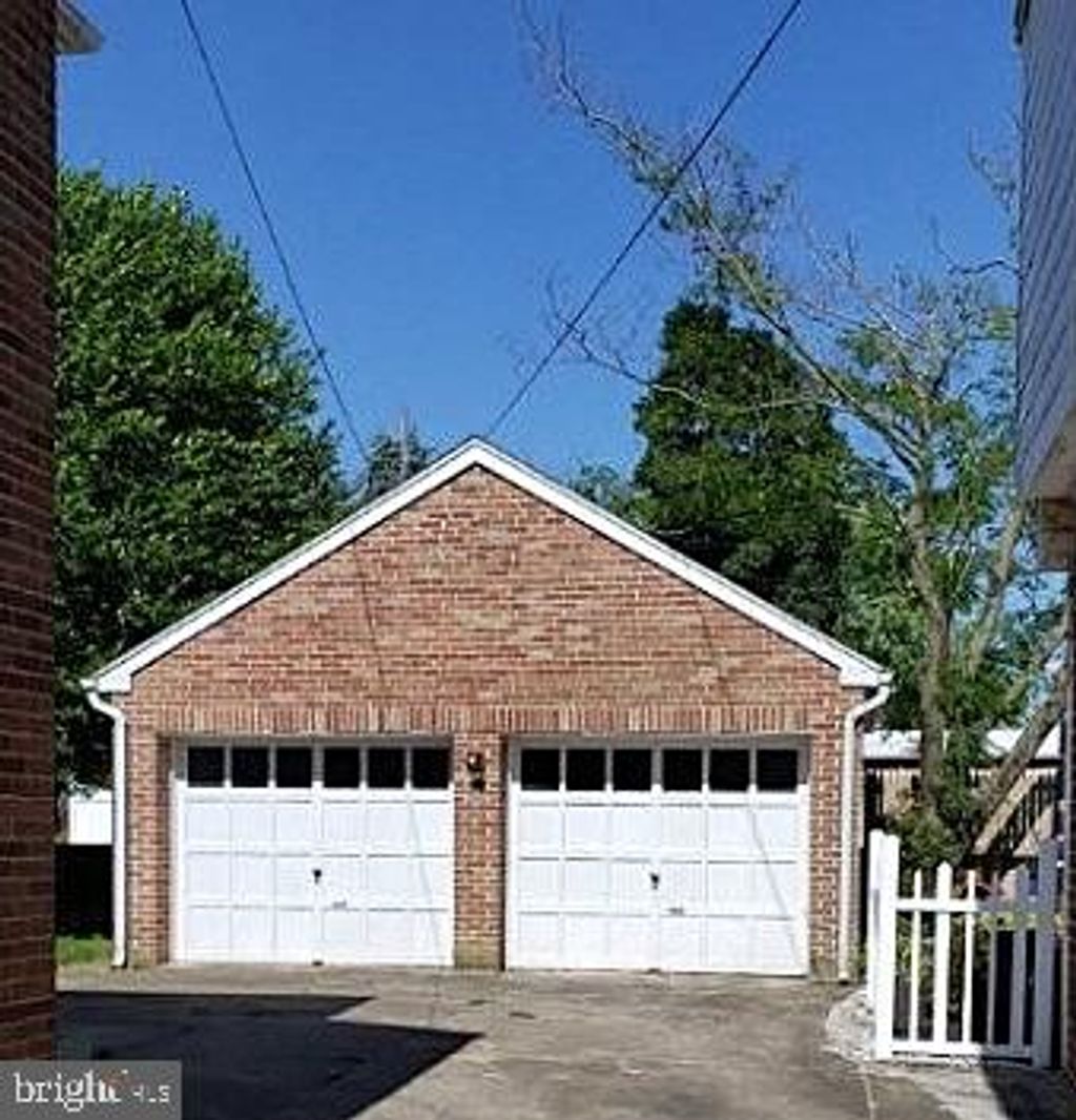 Photo of 21 N Diamond Street #GARAGE, YORK, PA 17404 (MLS # PAYK2095090)