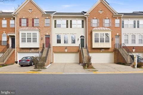 Townhouse For Sale - 8553 Wyngate Manor Court<br/> ALEXANDRIA, VA 22309