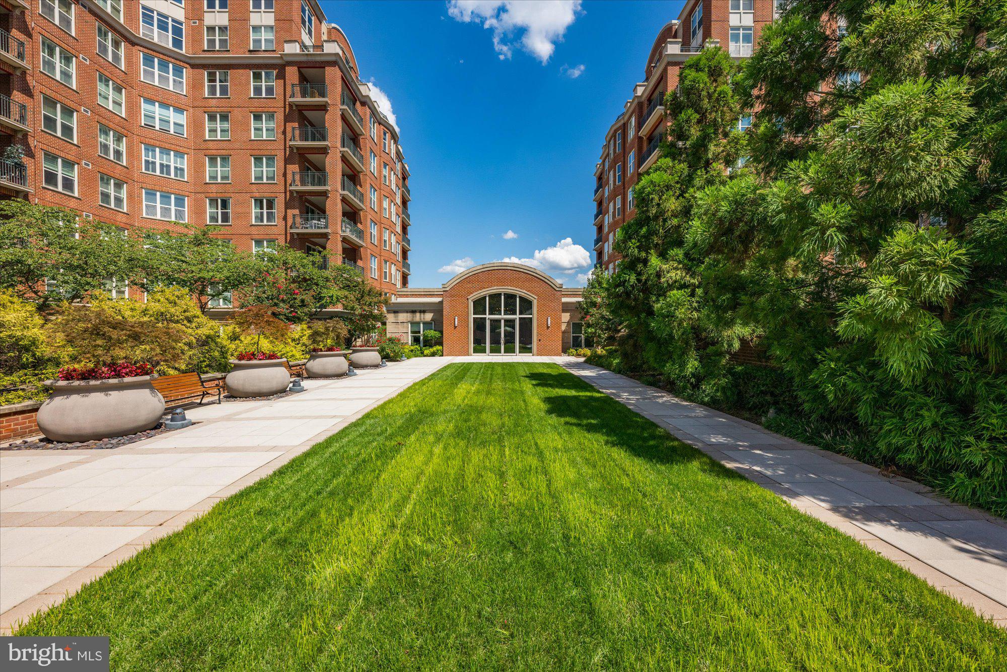 PARK POTOMAC - Residential