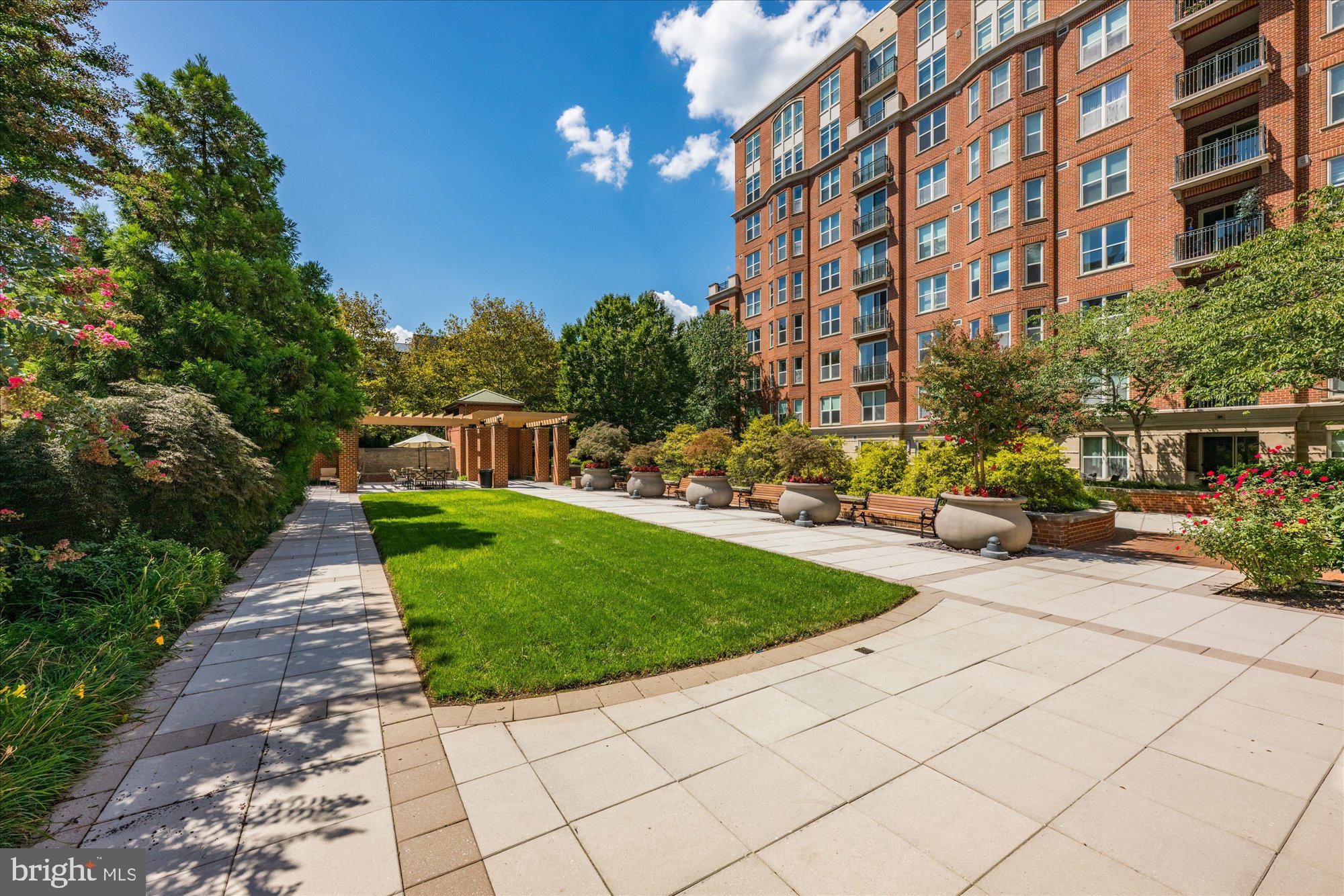 PARK POTOMAC - Residential