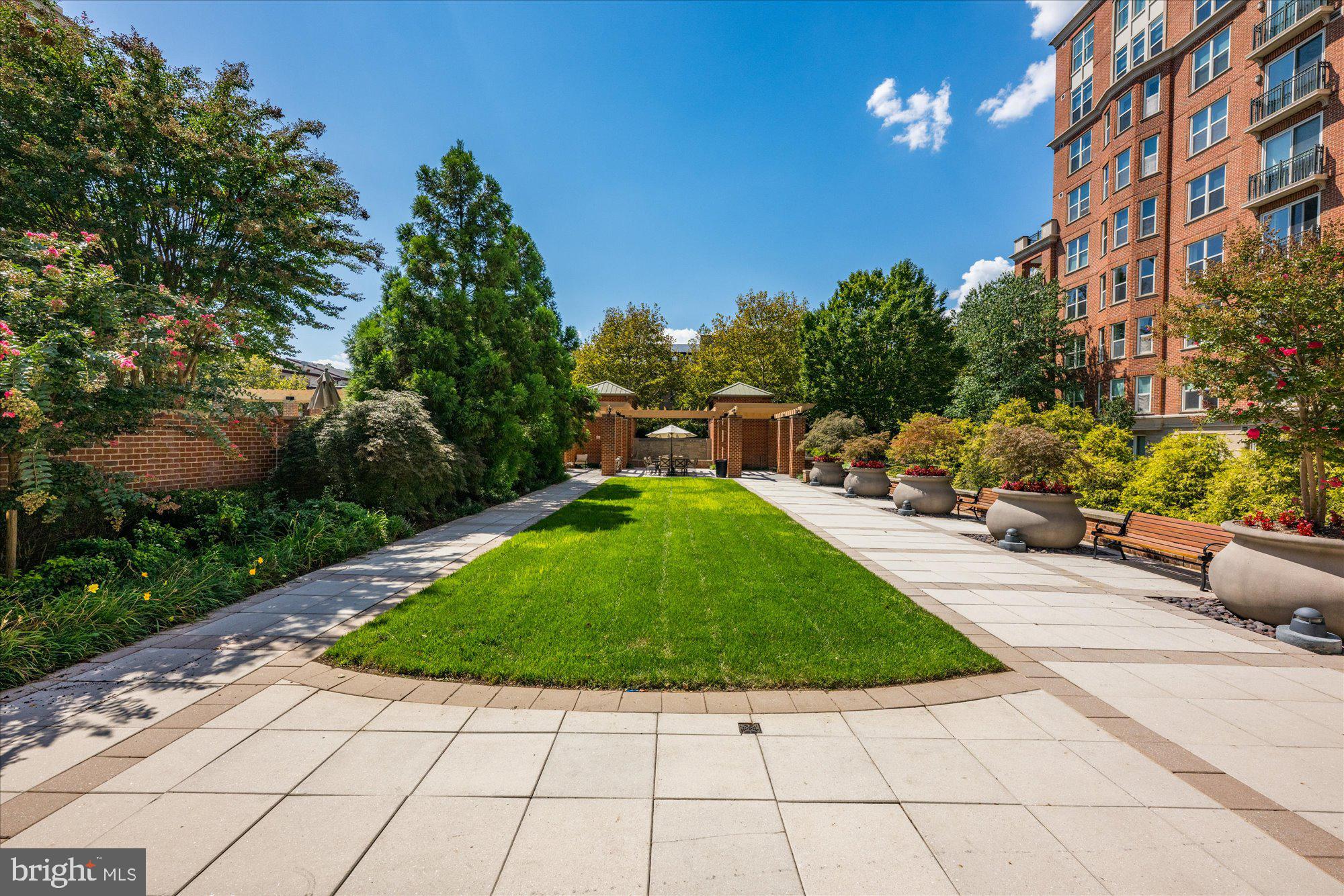 PARK POTOMAC - Residential