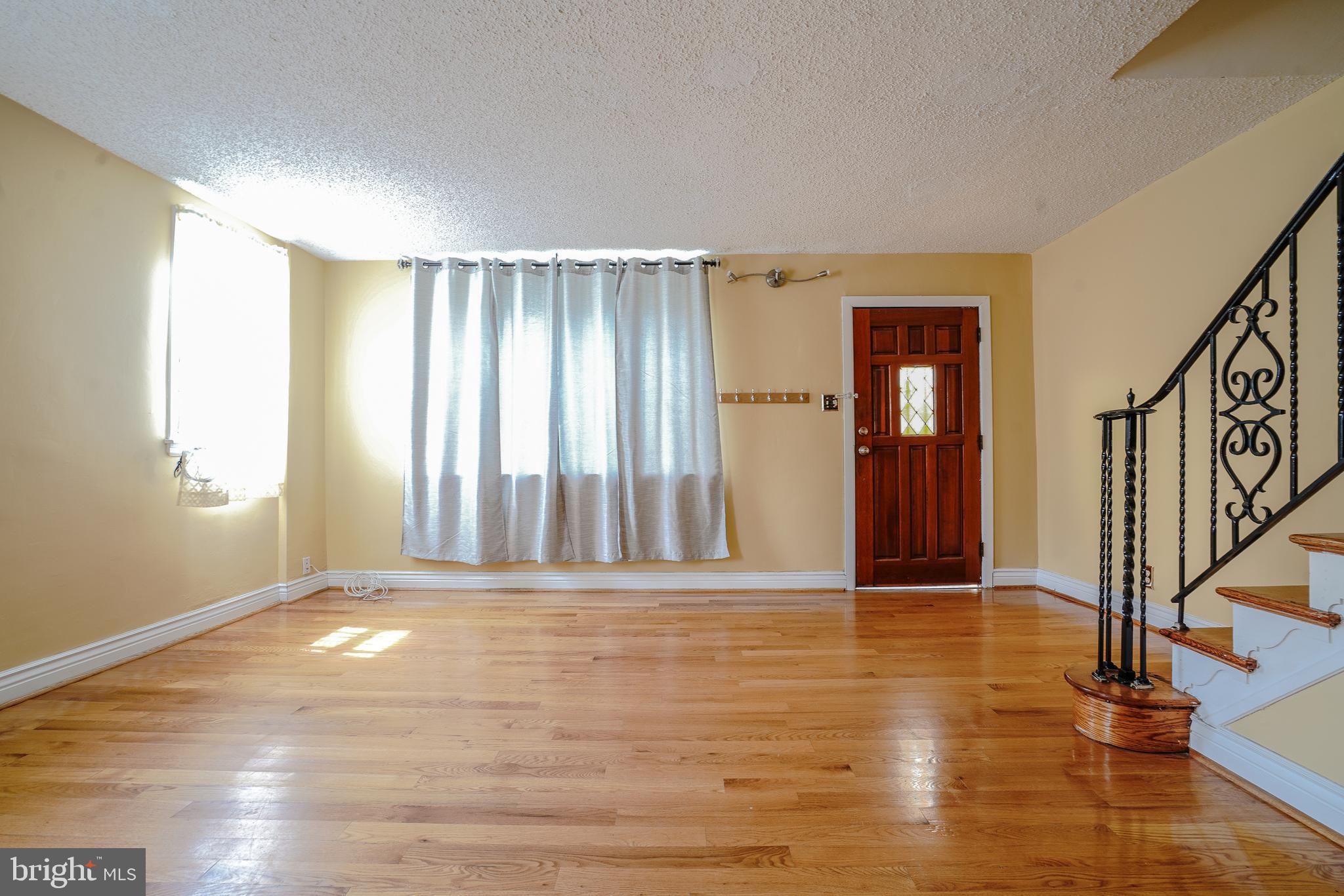 LAWNDALE - Residential