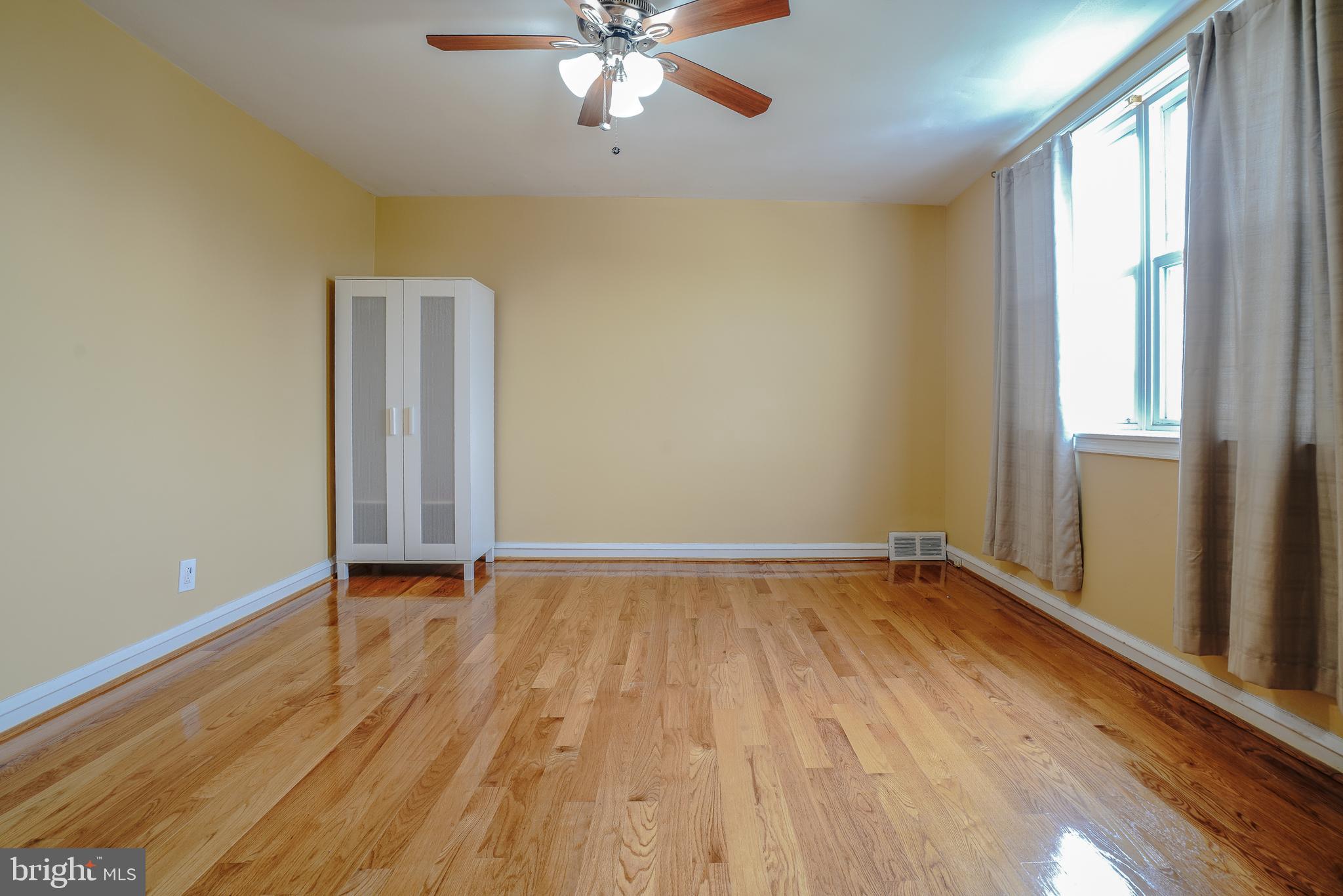 LAWNDALE - Residential