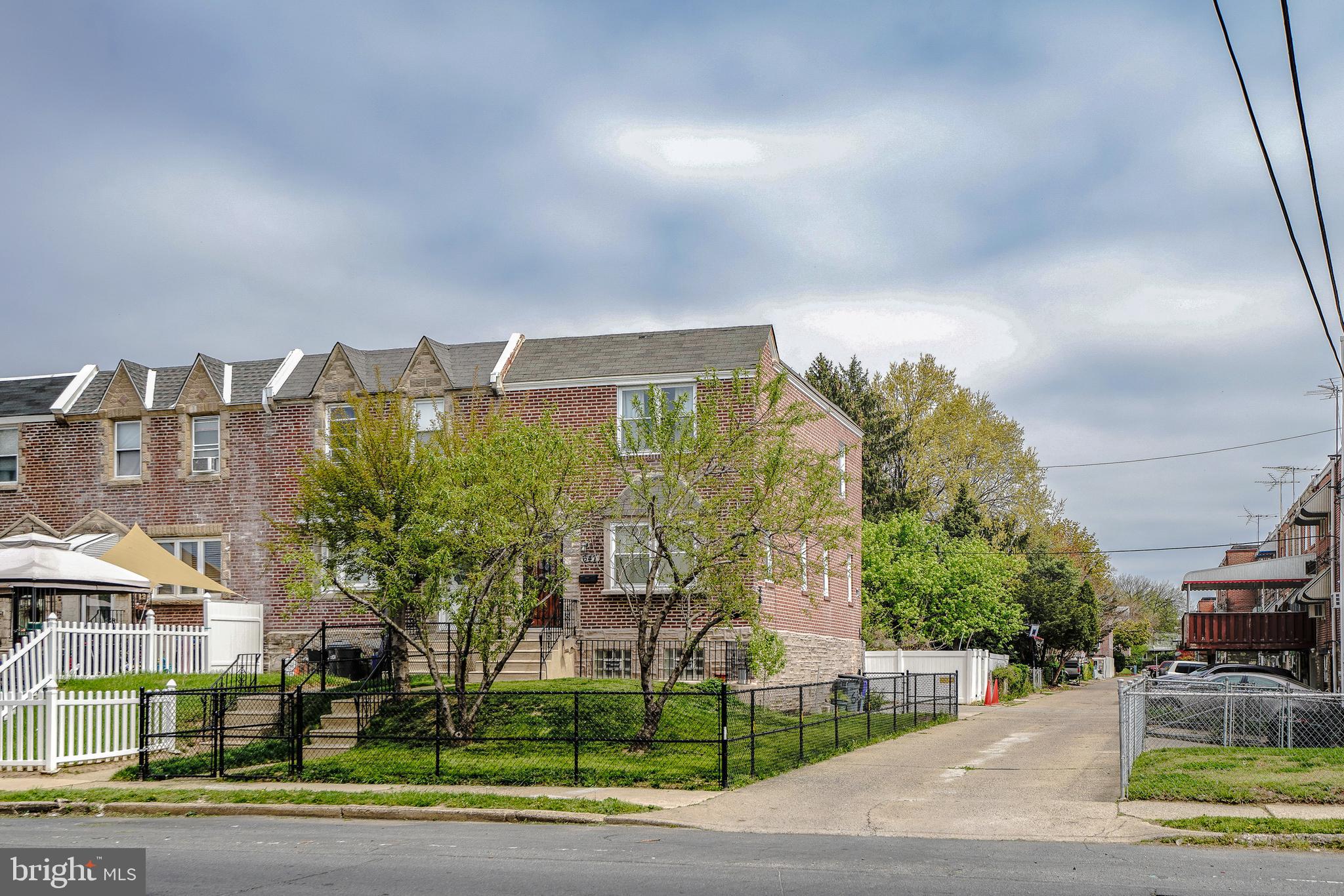 LAWNDALE - Residential