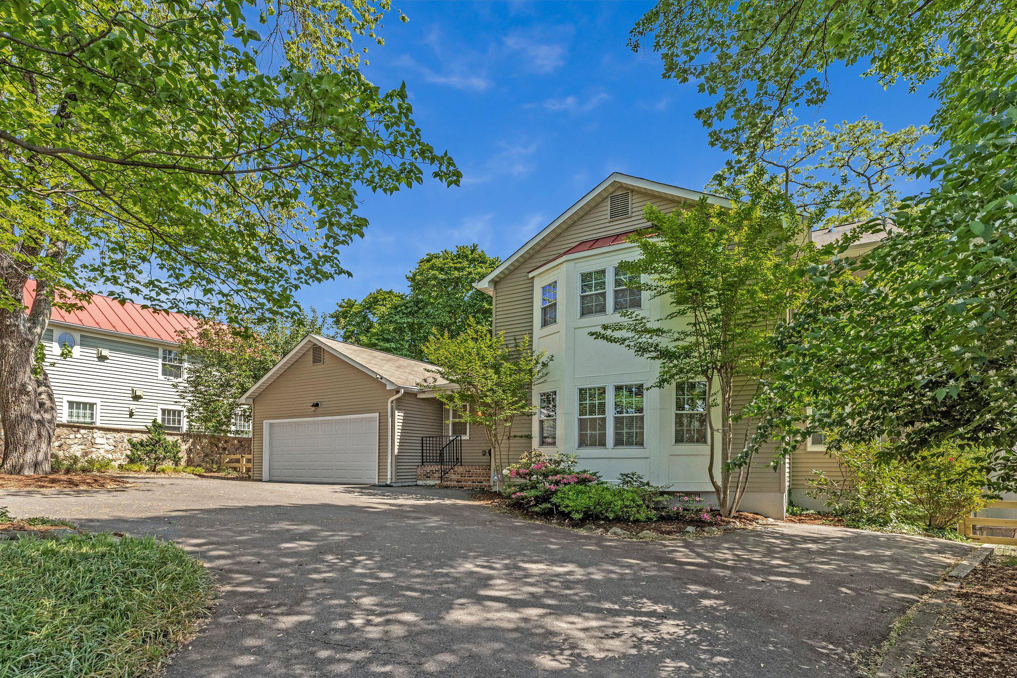 3683 BLENHEIM BOULEVARD