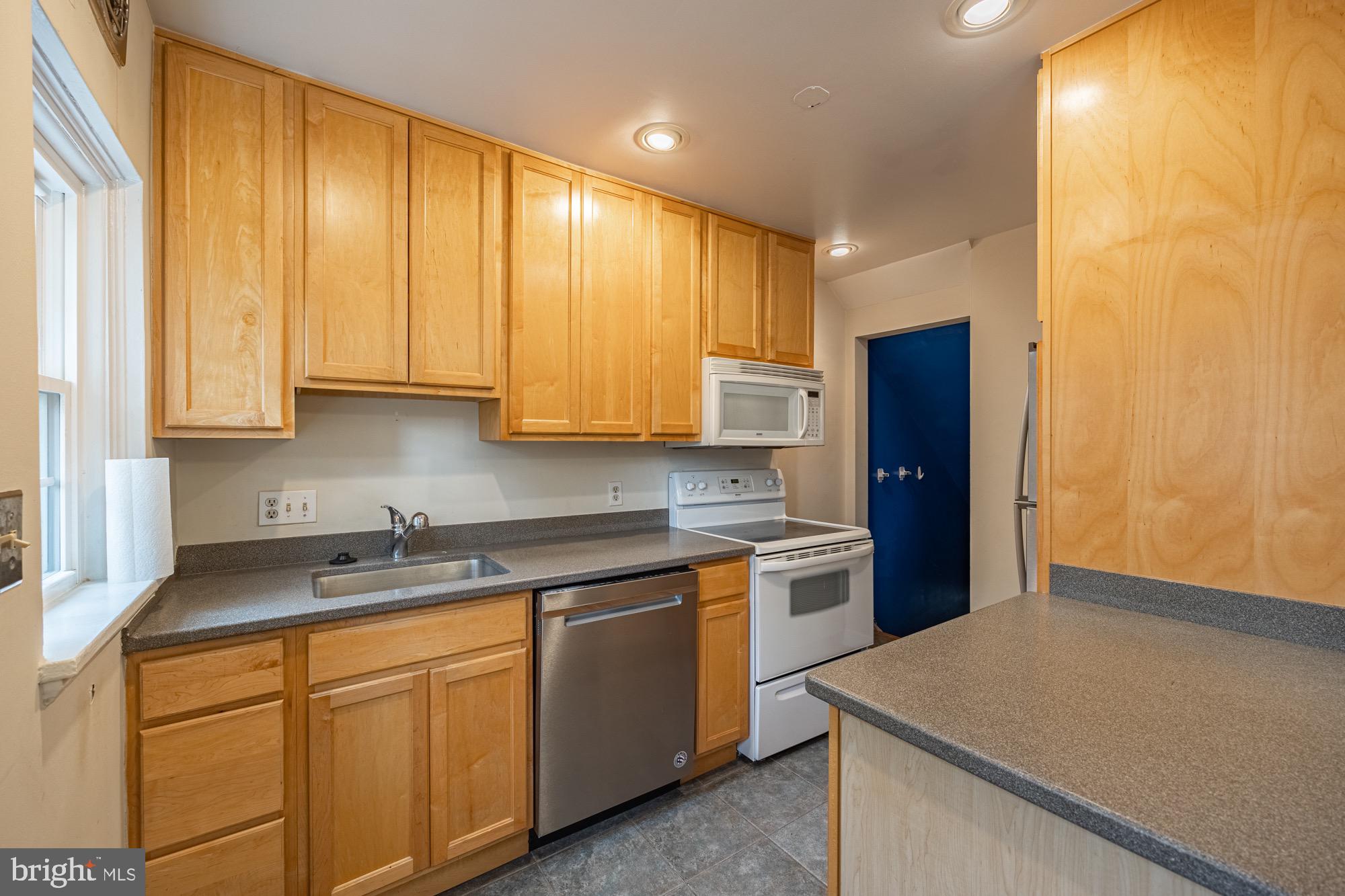 FAIRLINGTON MEADOWS - Residential Lease