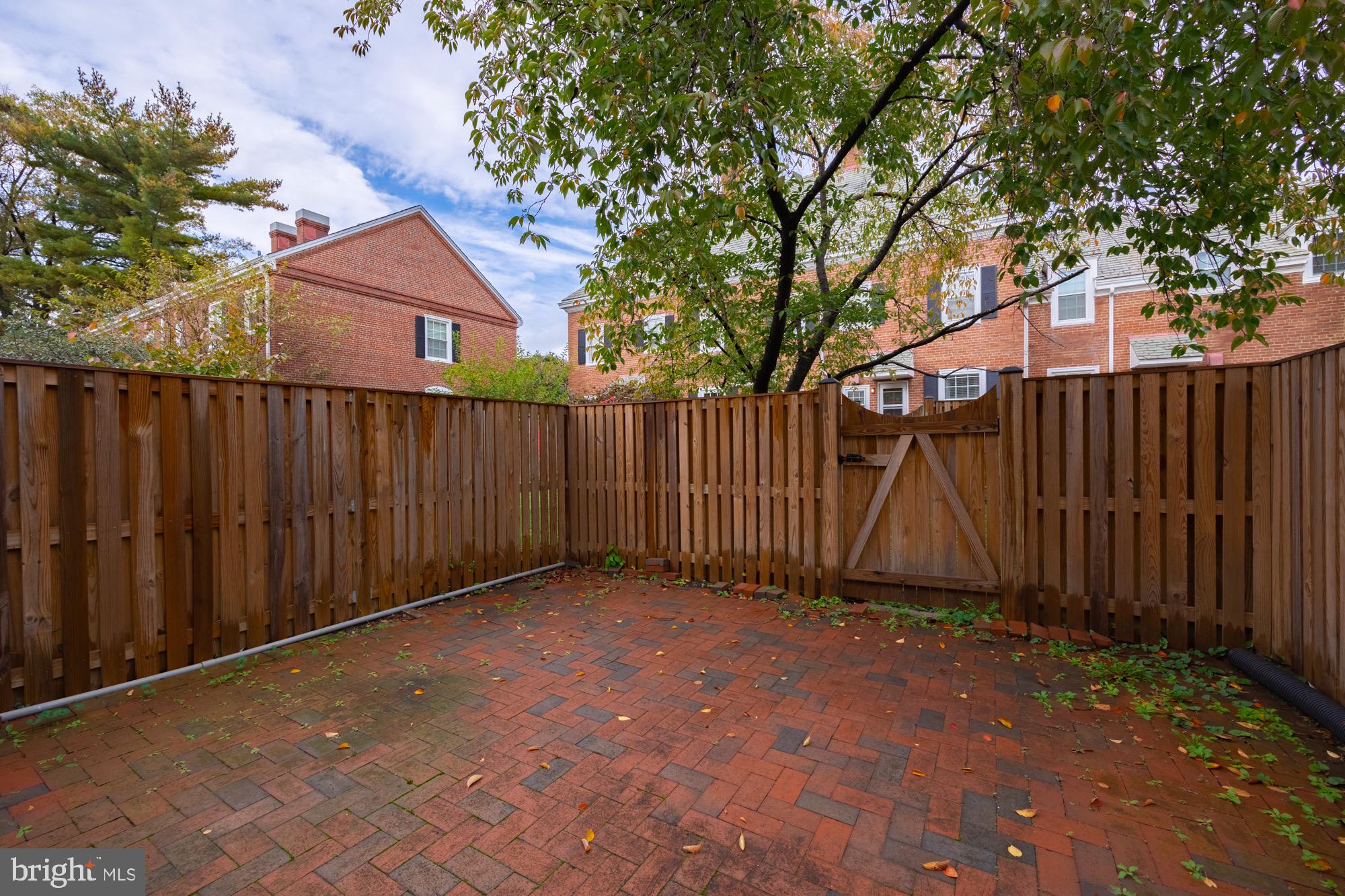 FAIRLINGTON MEADOWS - Residential Lease