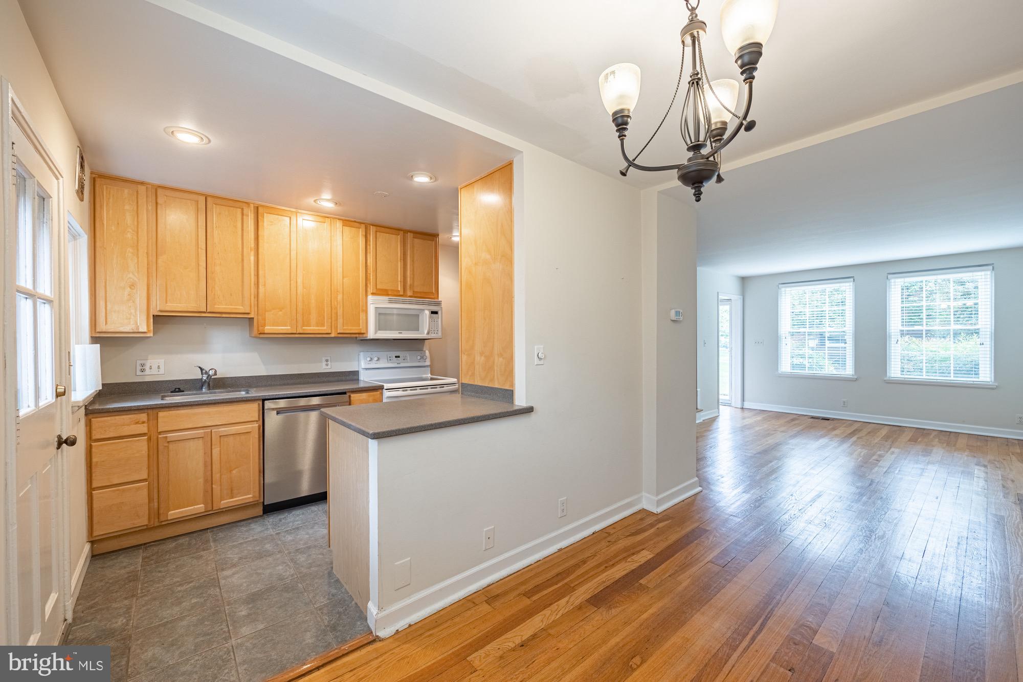 FAIRLINGTON MEADOWS - Residential Lease