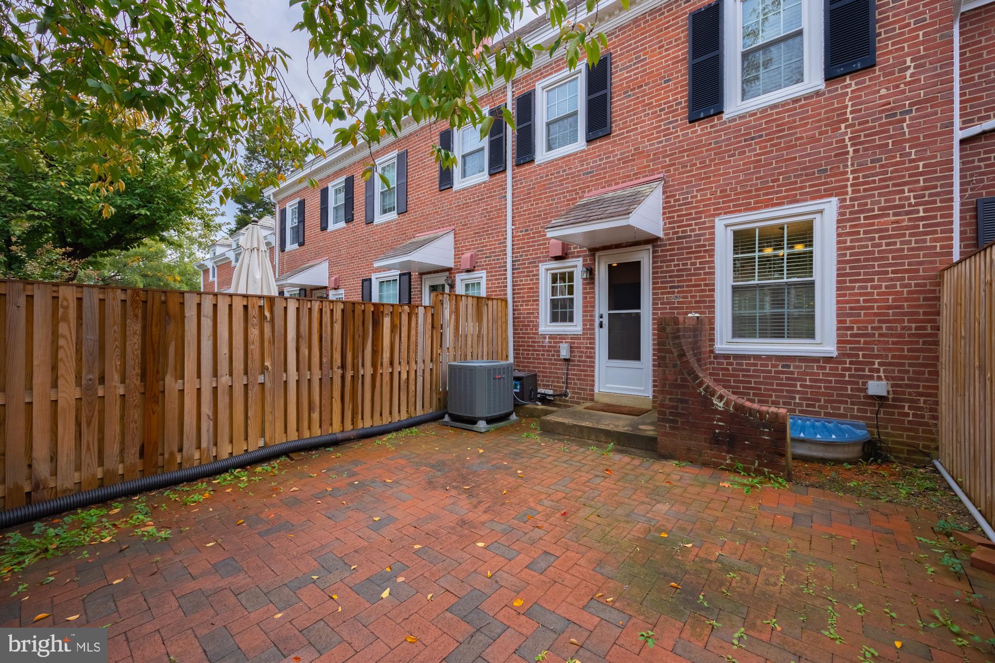 FAIRLINGTON MEADOWS - Residential Lease