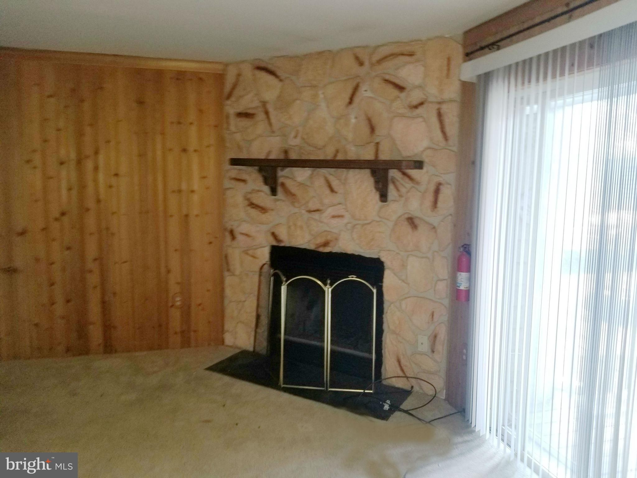 CROMWELL FOUNTAIN - Residential