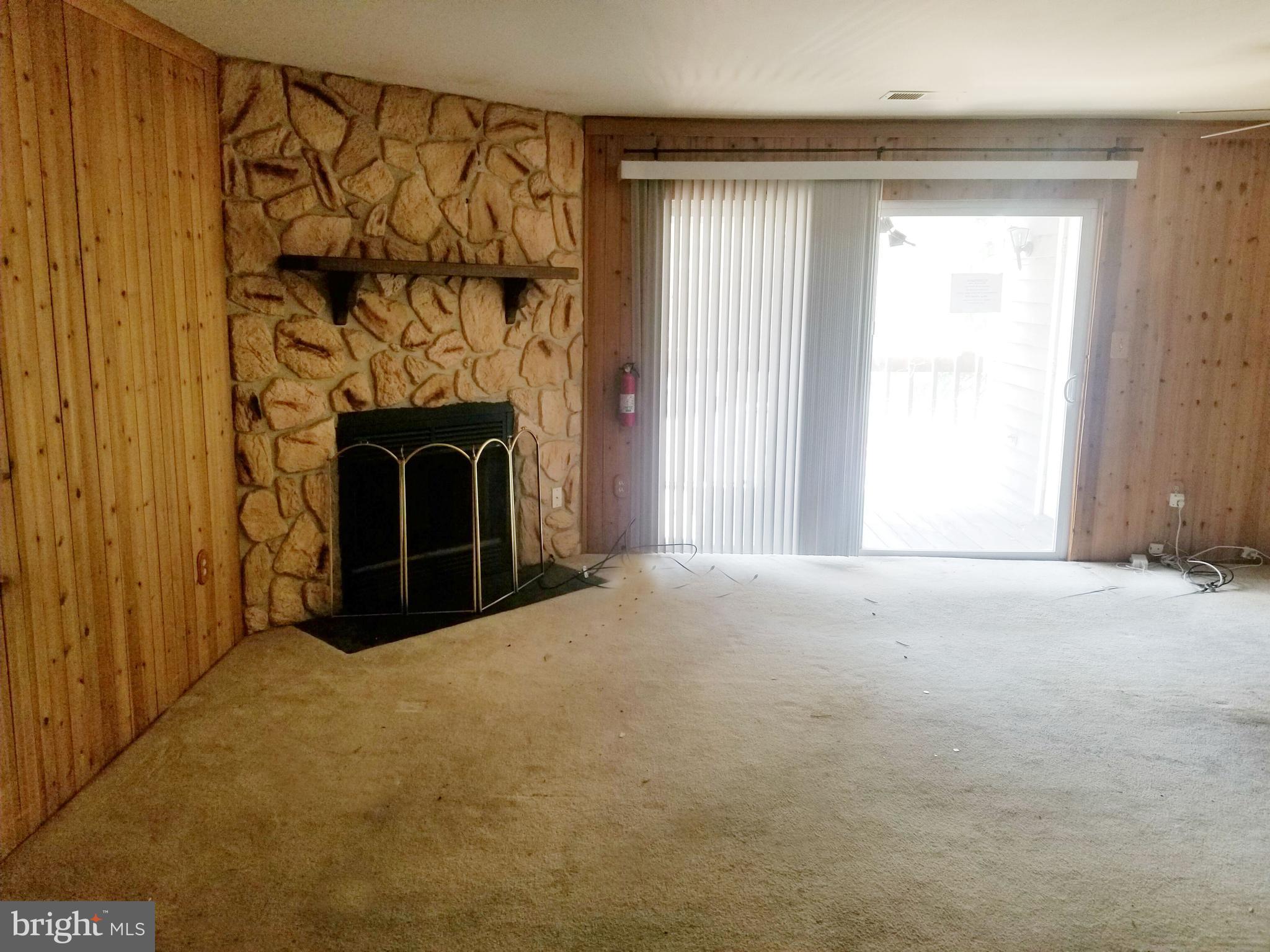 CROMWELL FOUNTAIN - Residential